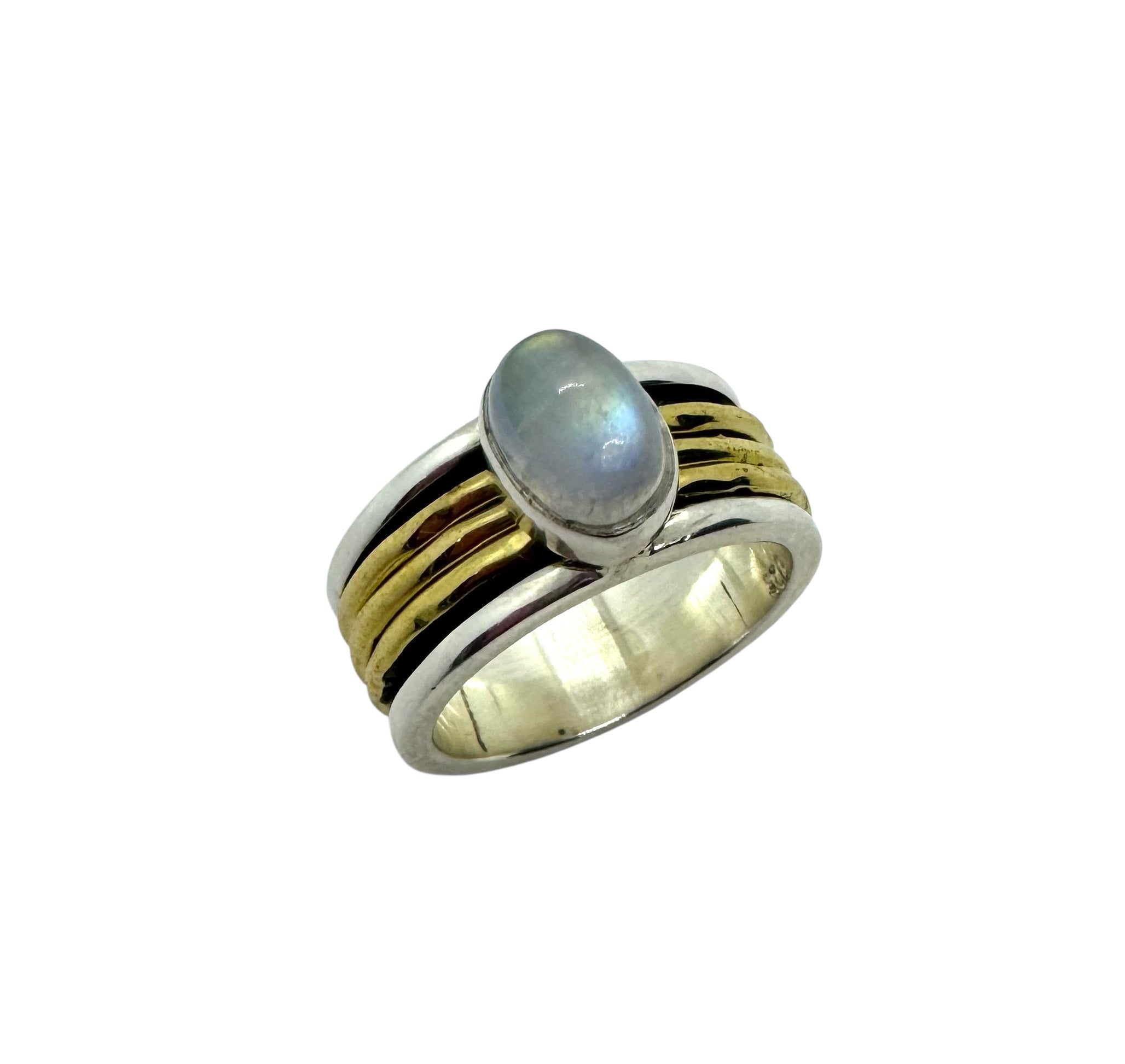 Anel Cabochão Oval com Pedra da Lua e Detalhes em Latão Dourado