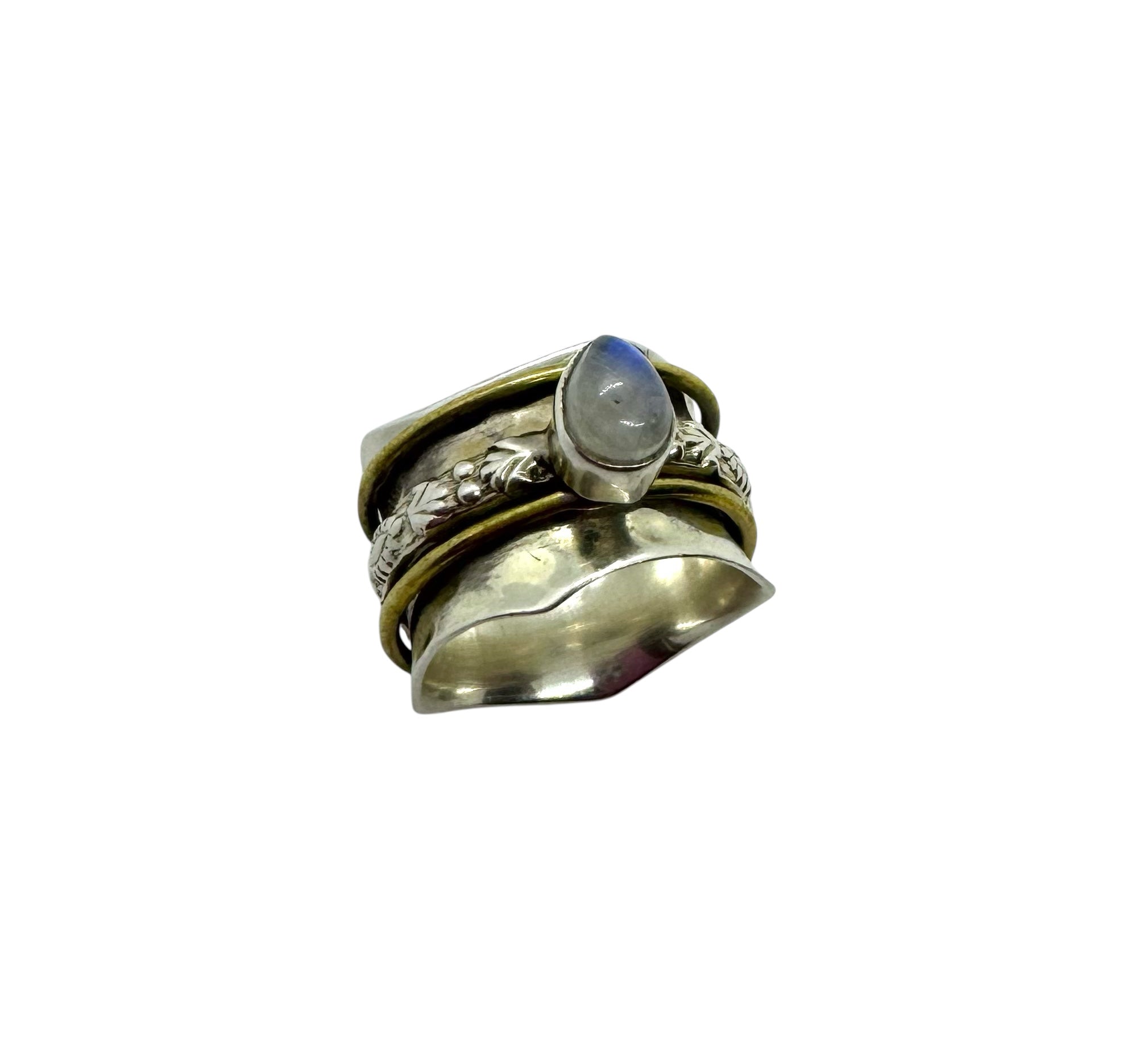 Anel Cabochão em Pedra da Lua com Detalhes em Latão Dourado
