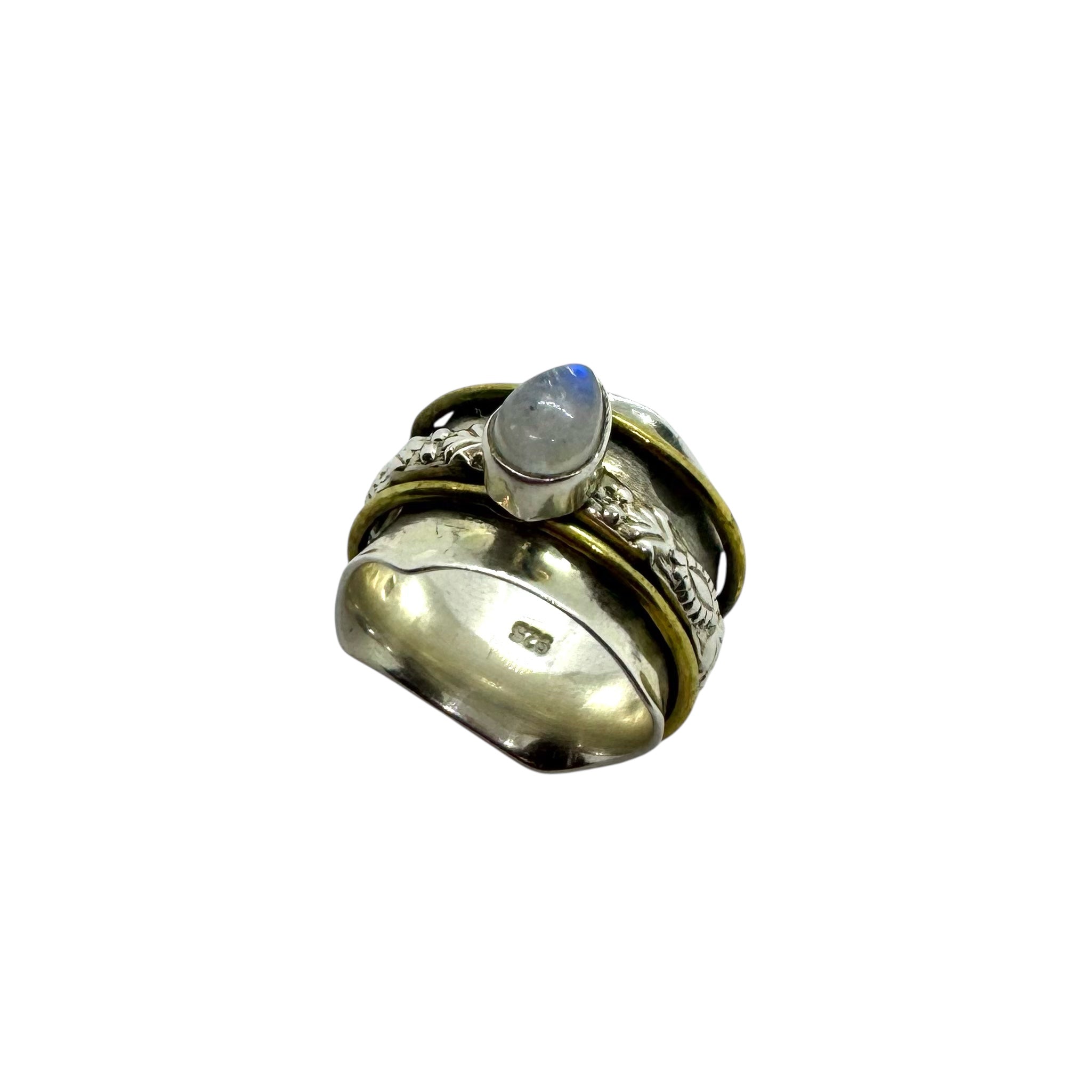 Anel Cabochão em Pedra da Lua com Detalhes em Latão Dourado
