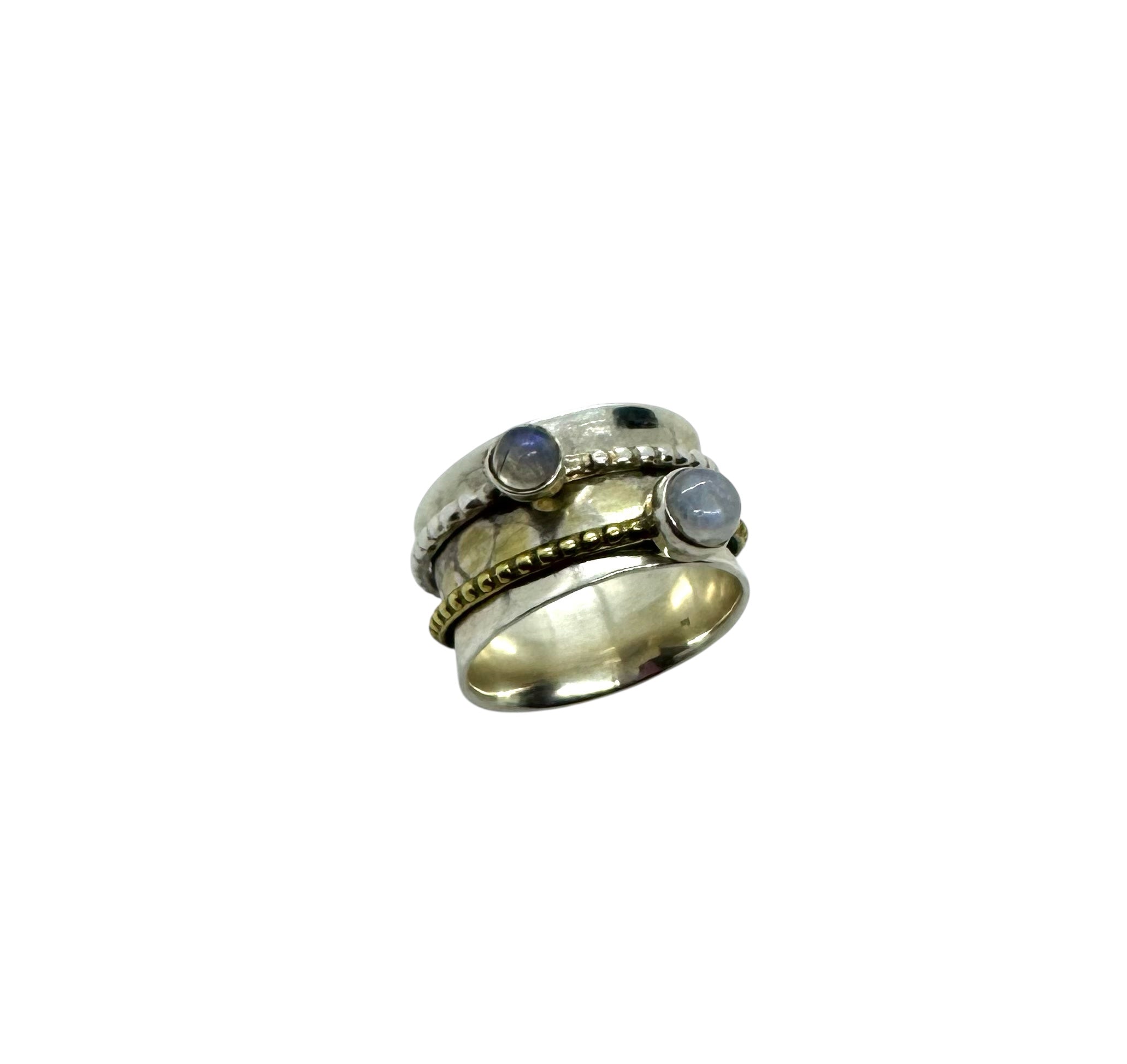 Anel Cabochão de Pedra da Lua com Detalhes em Latão Dourado