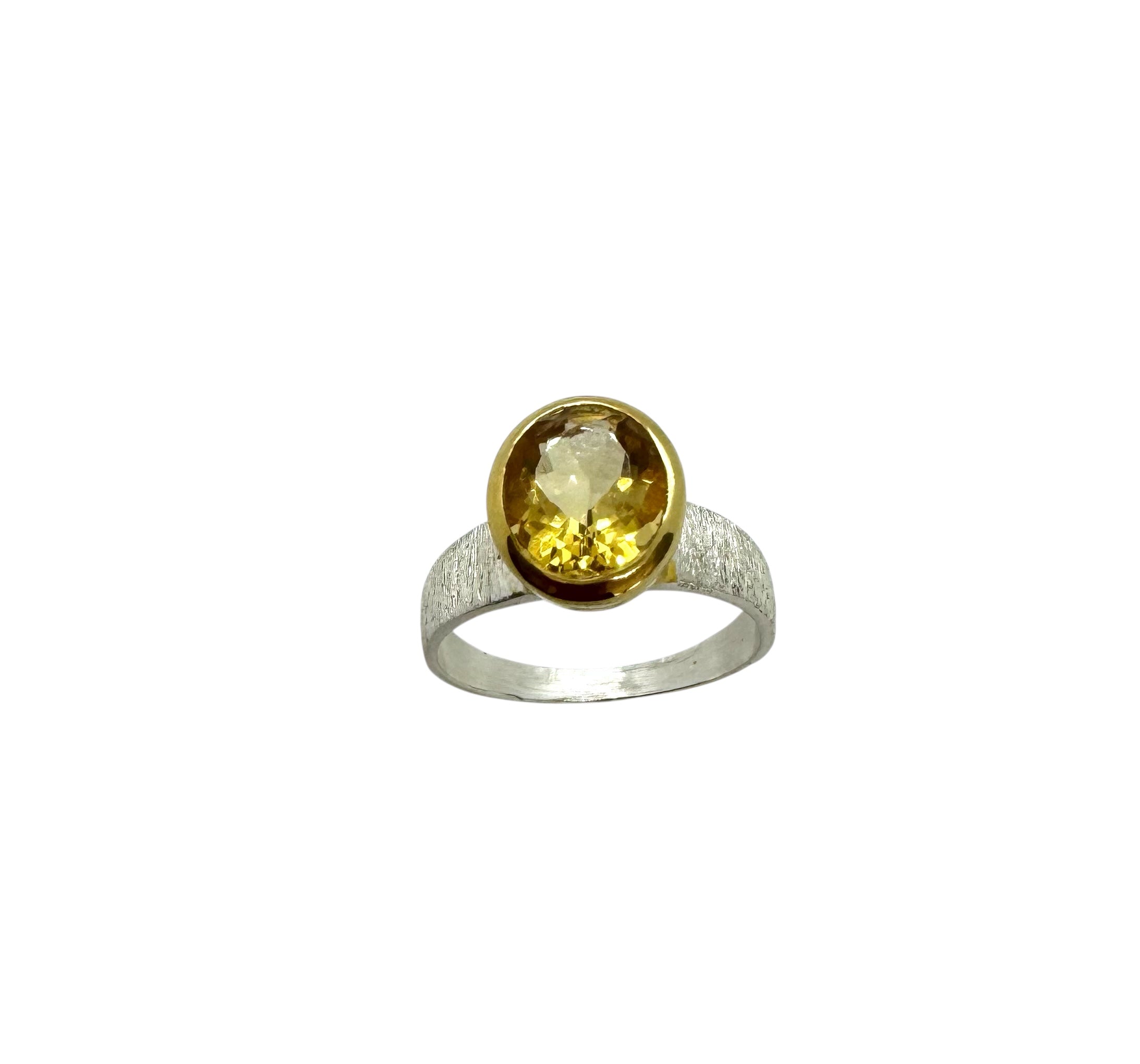 Anel em Prata com Citrino Oval e Detalhes em Prata Dourada