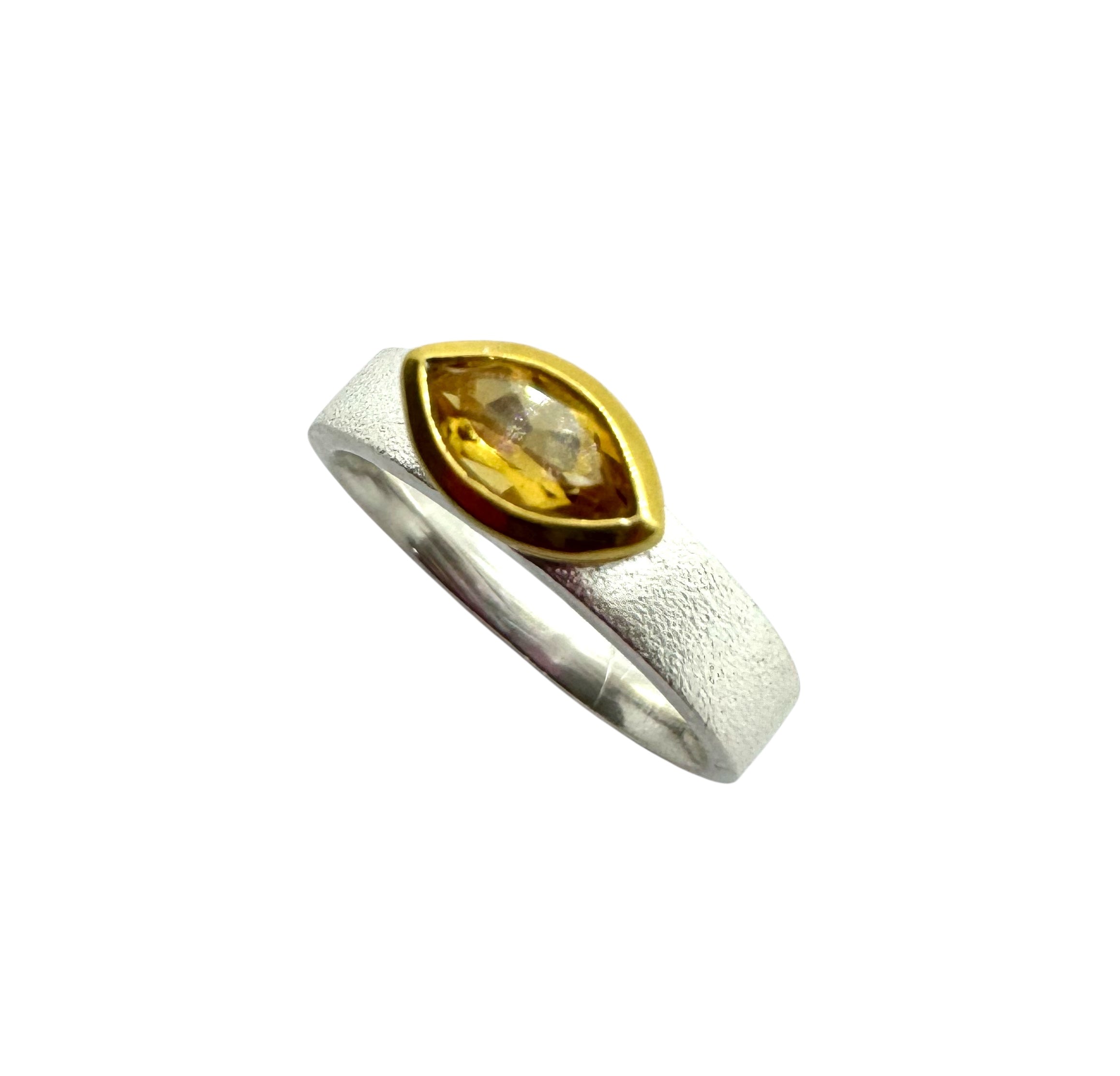 Anel em Prata com Citrino Marquise e Detalhes em Prata Dourada