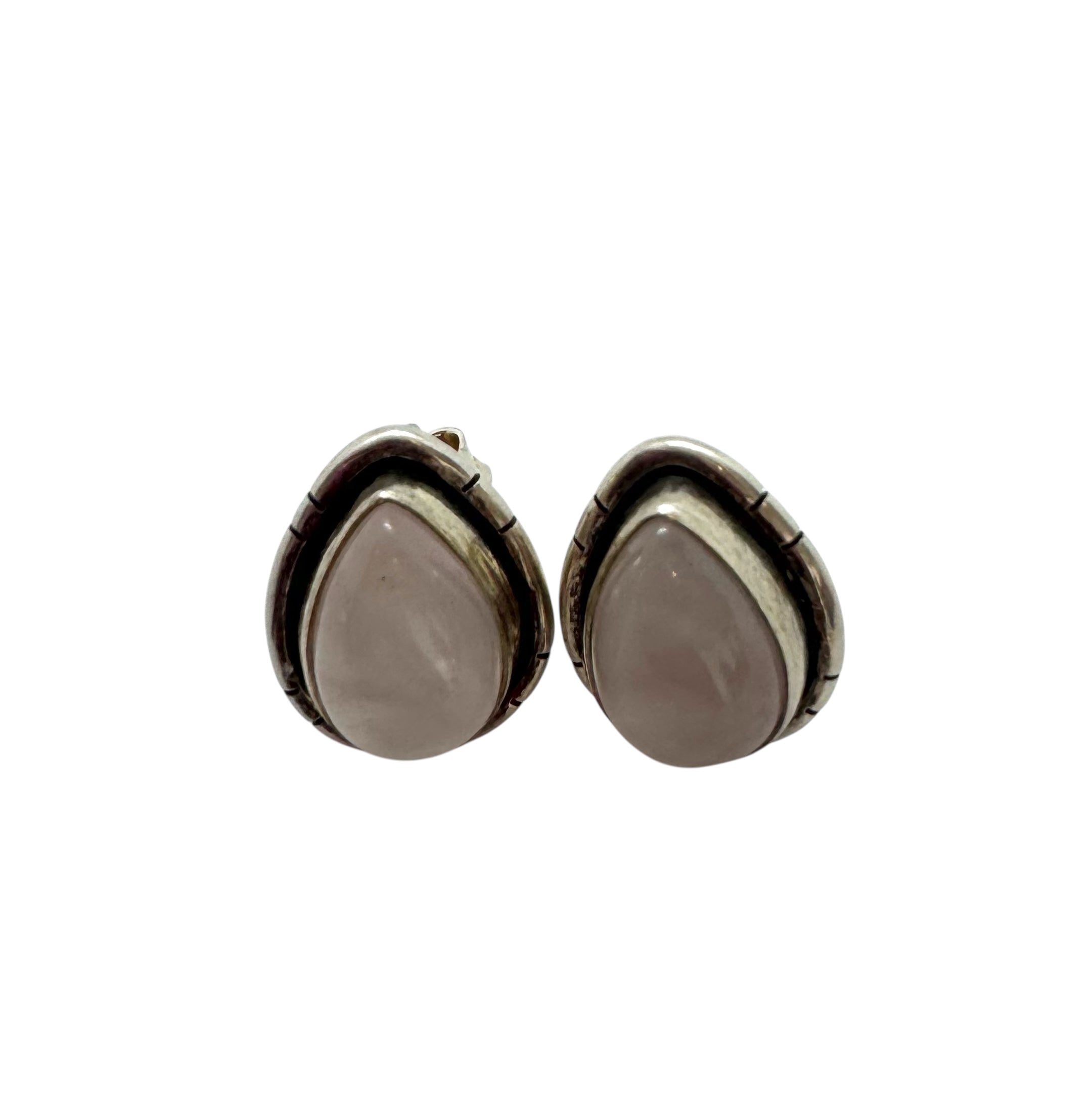 Brincos Cabochão em Forma de Lágrima de Quartzo Rosa | Prata de Lei