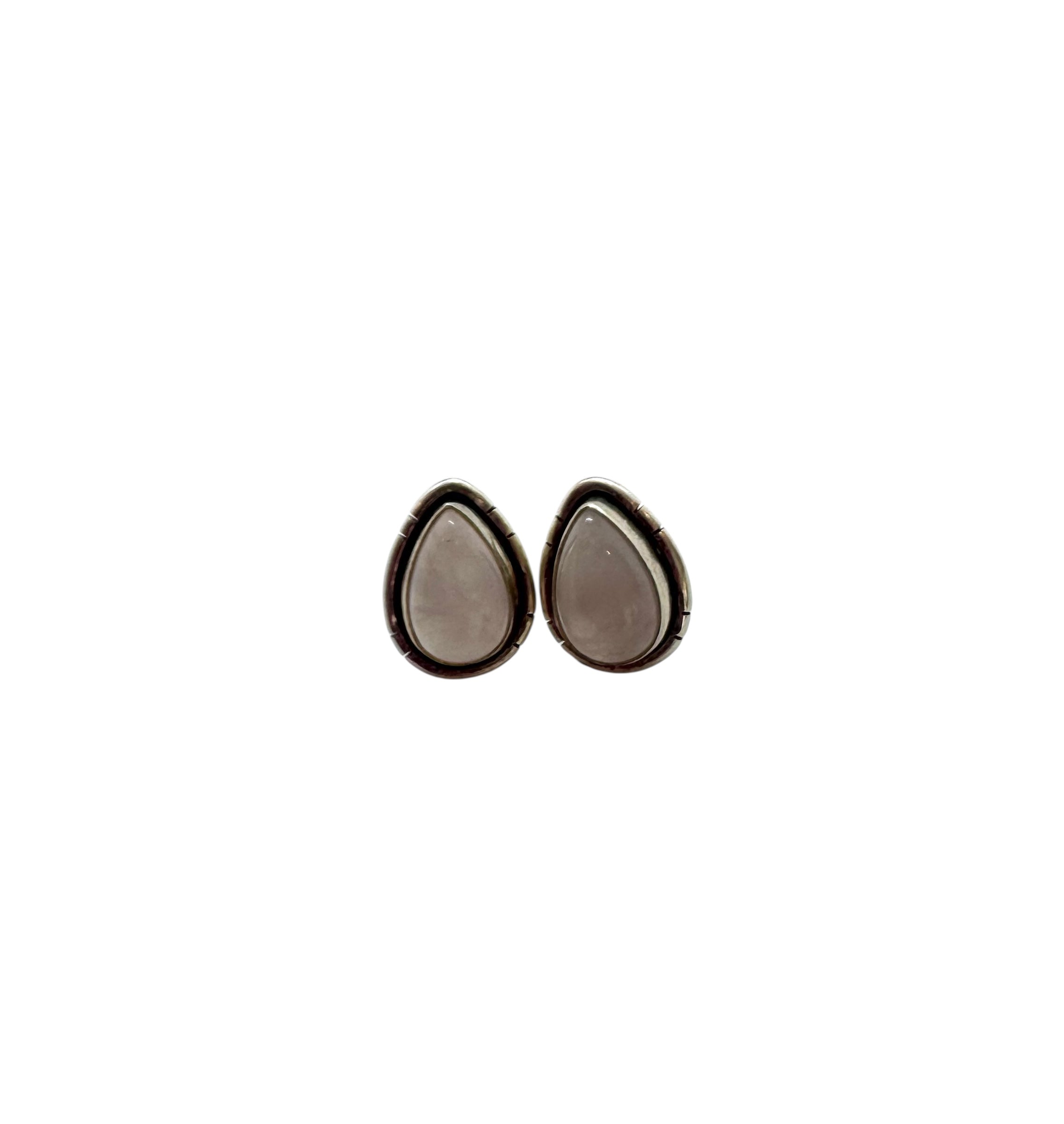 Brincos Cabochão em Forma de Lágrima de Quartzo Rosa | Prata de Lei