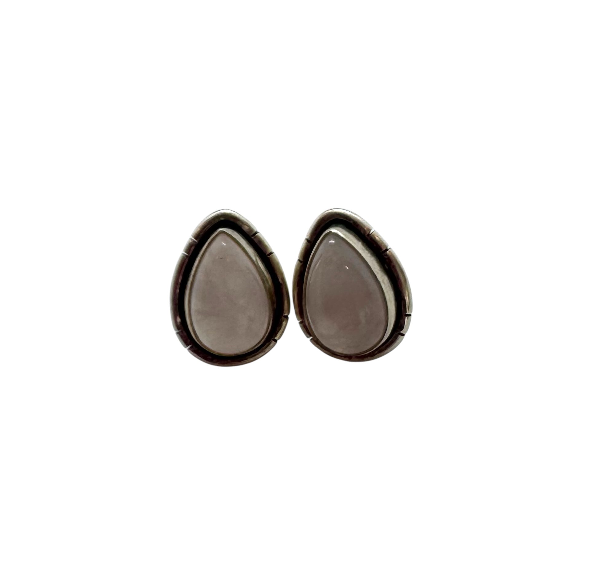 Brincos Cabochão em Forma de Lágrima de Quartzo Rosa | Prata de Lei