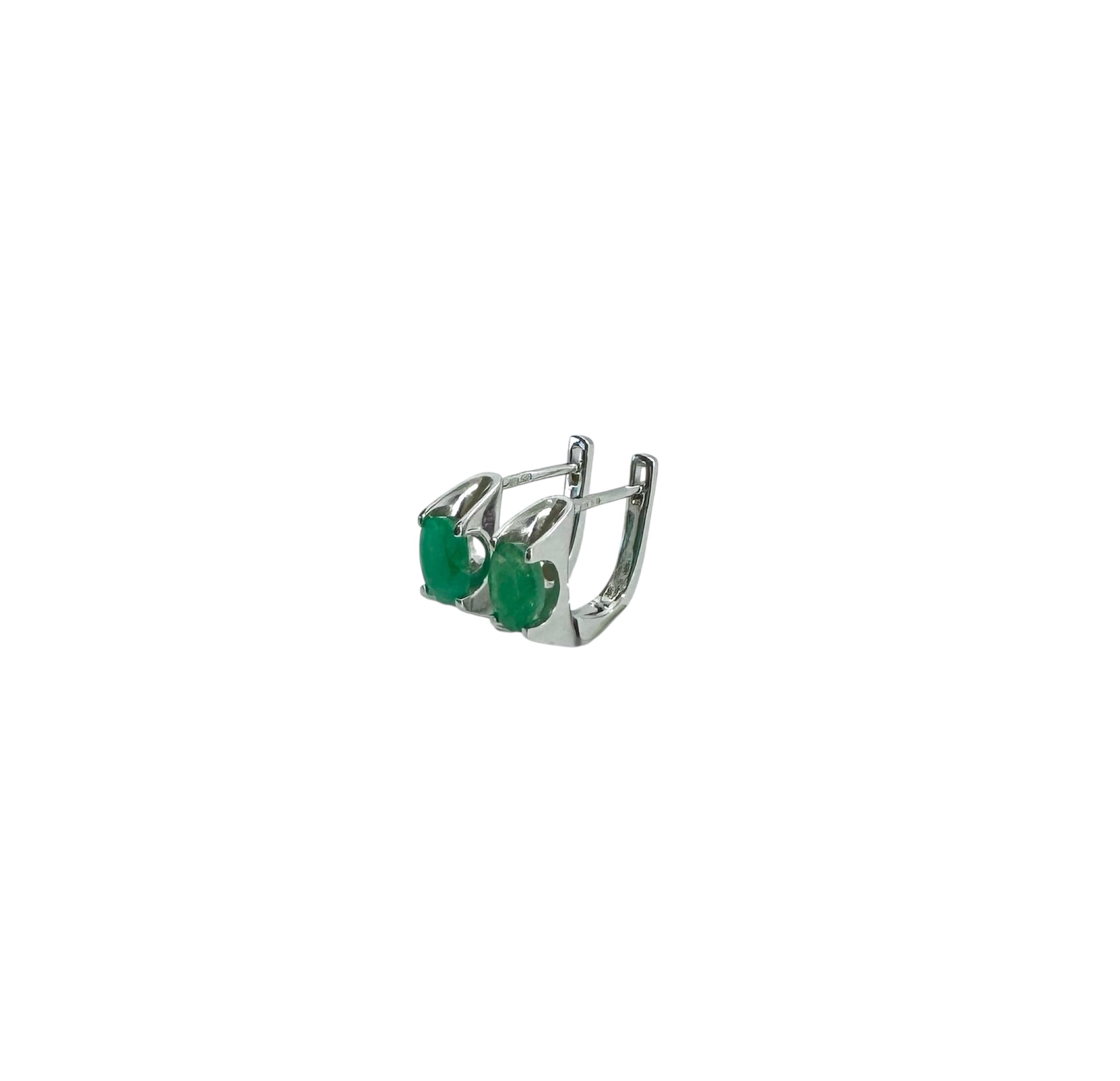 Brinco oval esmeralda | Prata de lei