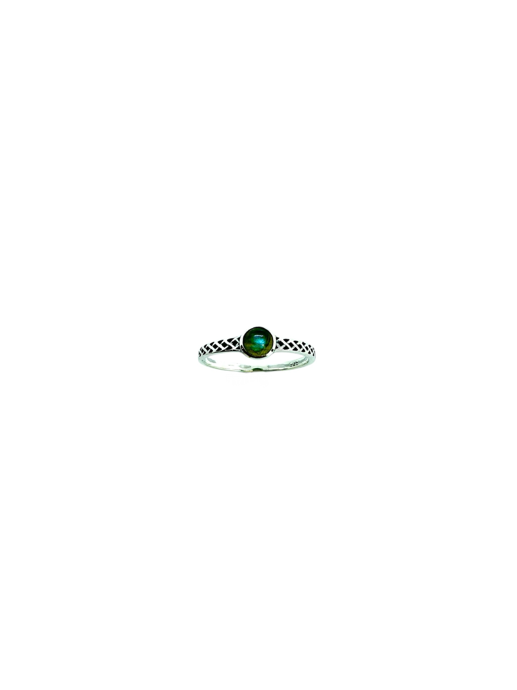 Anel minimalista em prata de lei com cabochão de labradorite lisa