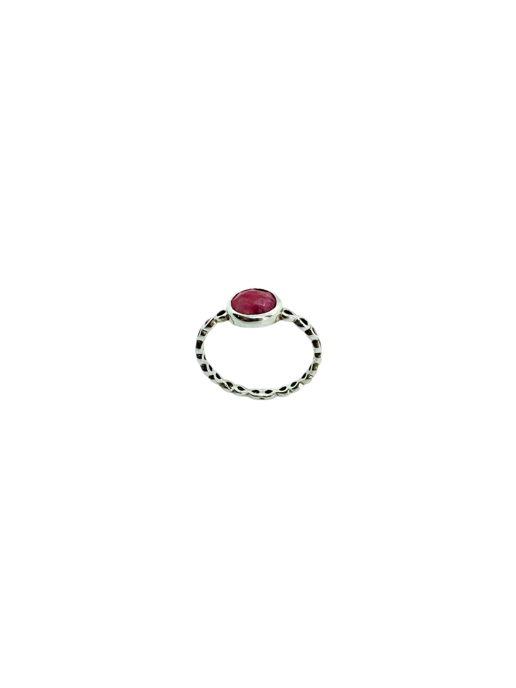Cabochão redondo de rubi e prata de lei entrançada