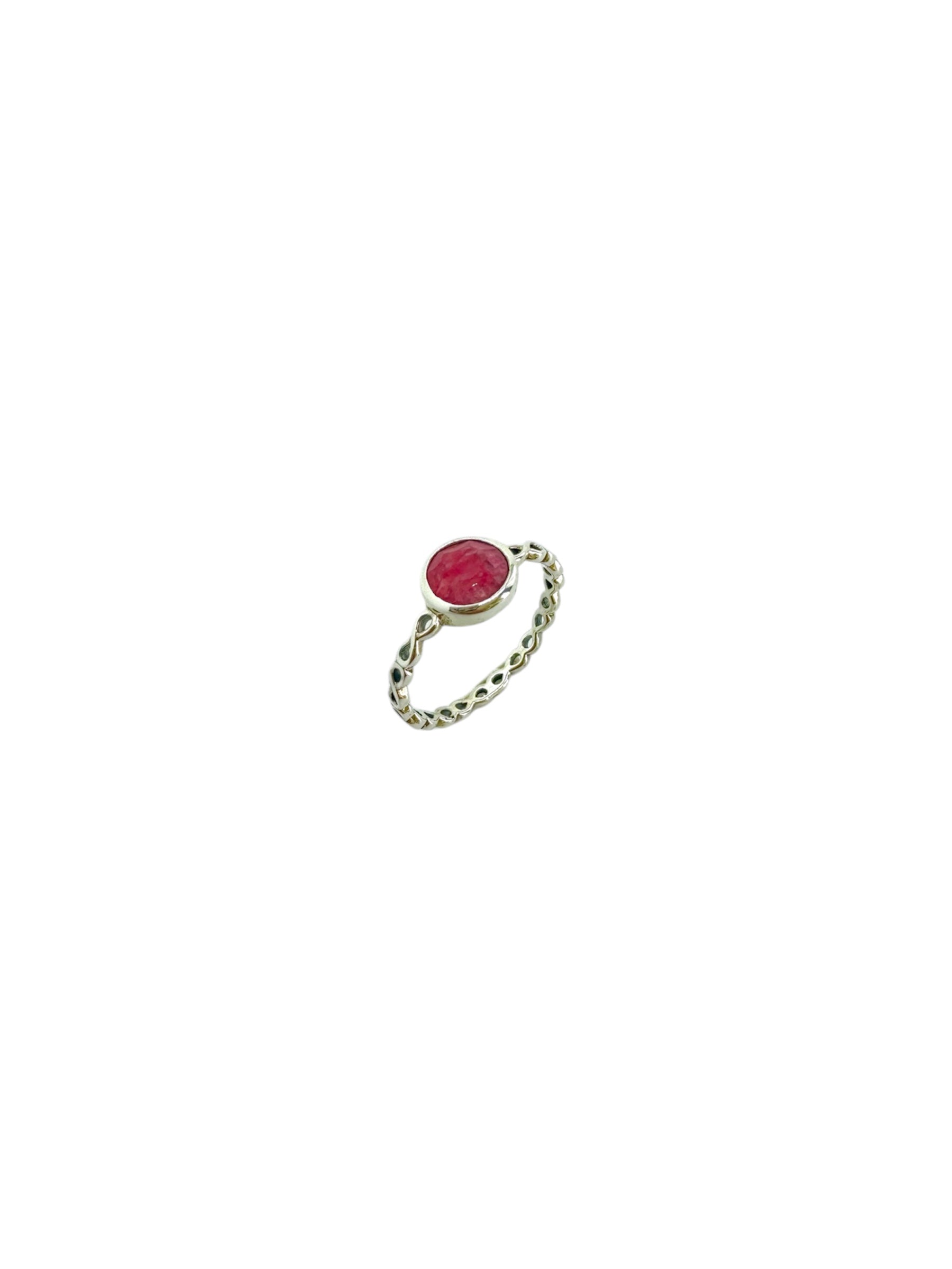 Cabochão redondo de rubi e prata de lei entrançada