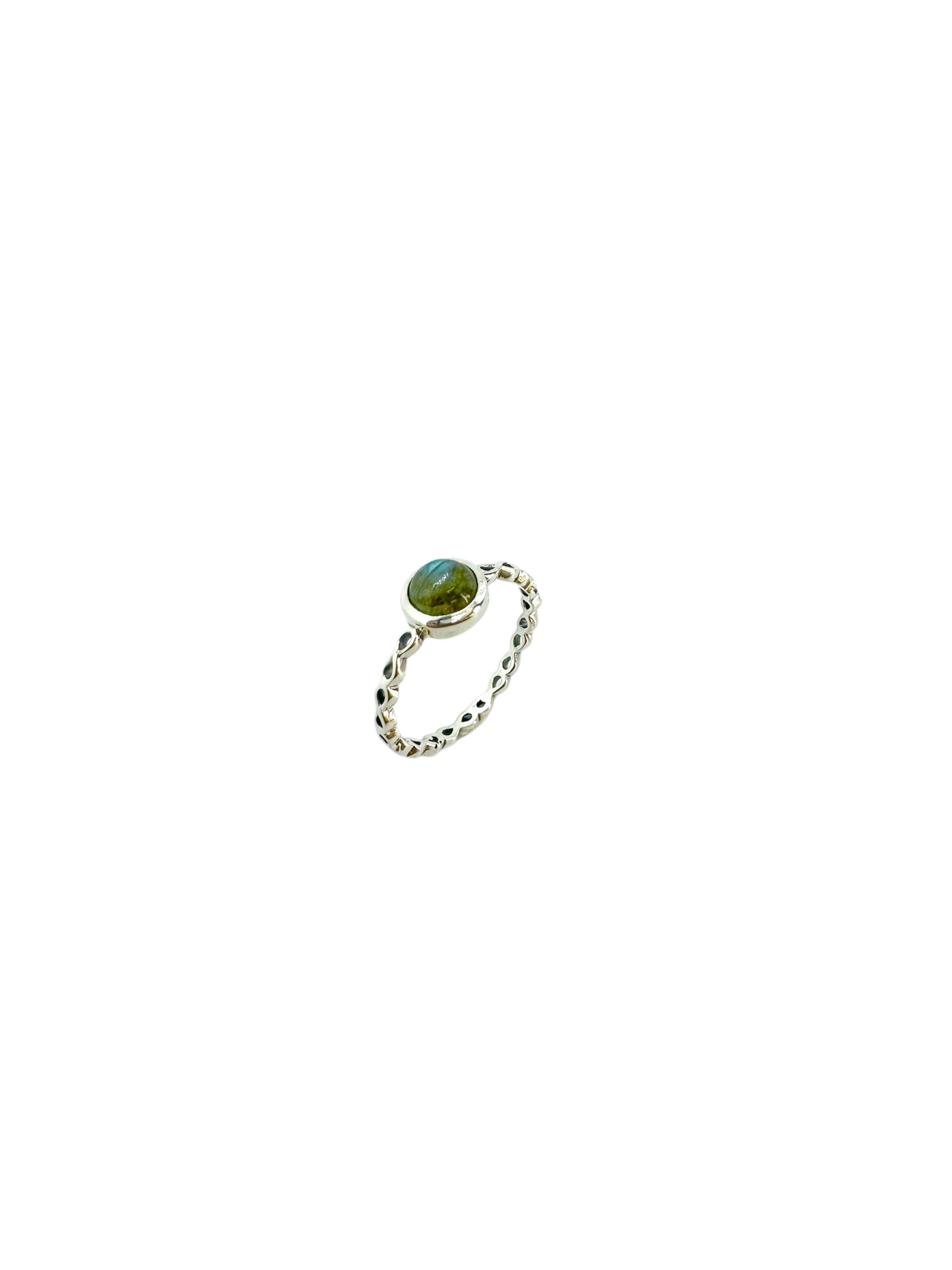 Cabochão redondo de labradorite e prata de lei entrançada