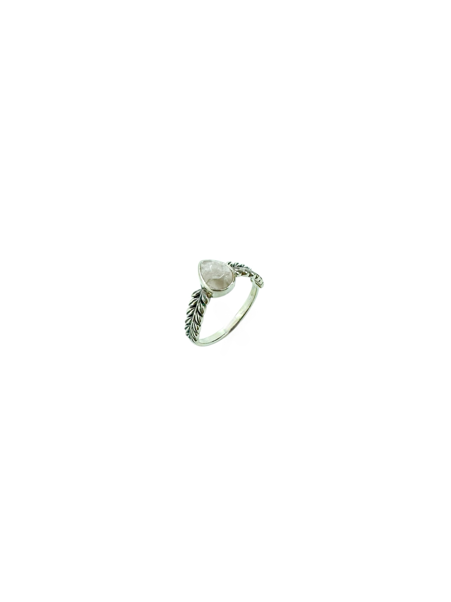 Anel Leaf Whisper – Cabochão de pedra da lua