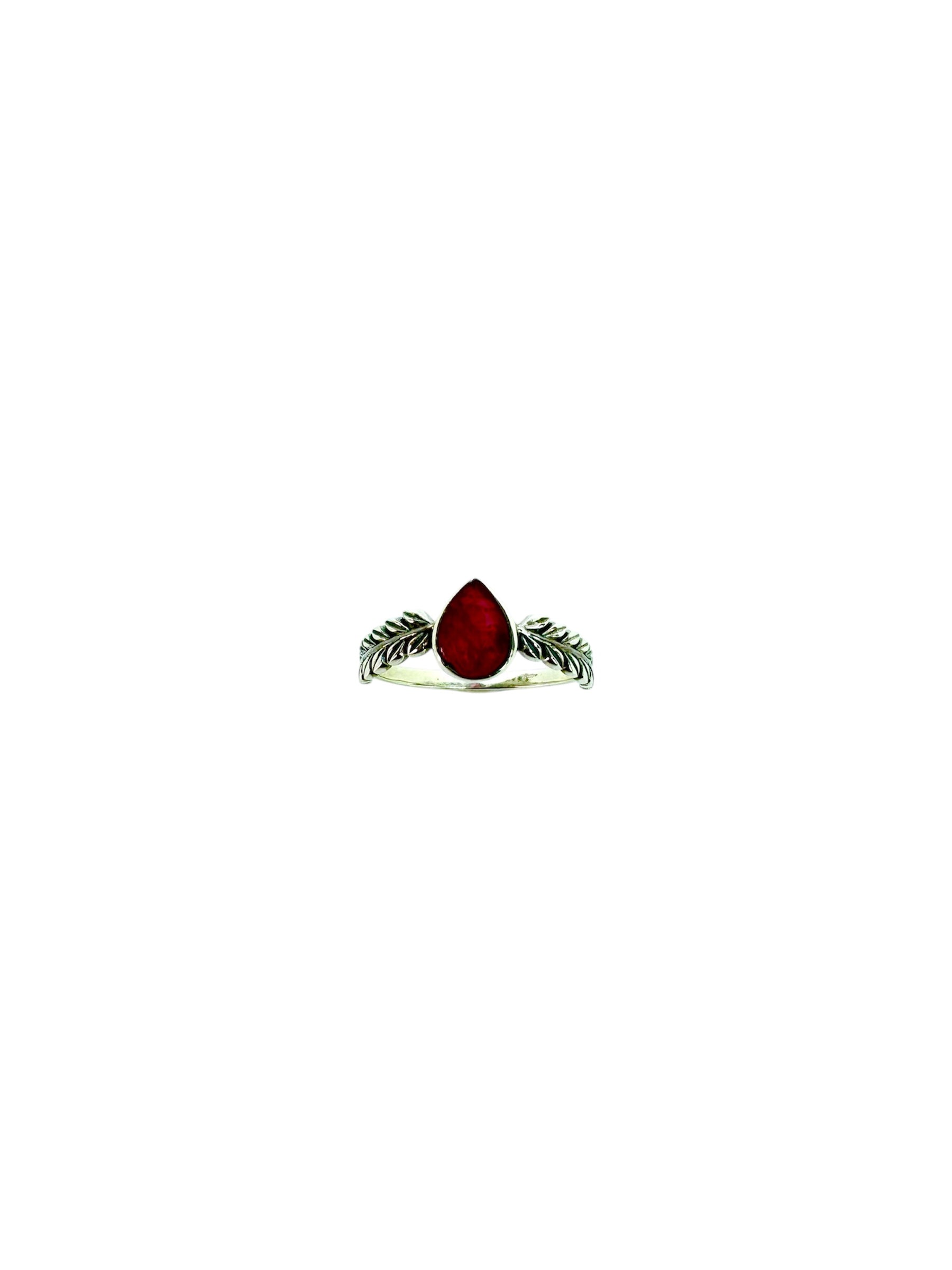 Anel Leaf Whisper – Cabochão de Rubi
