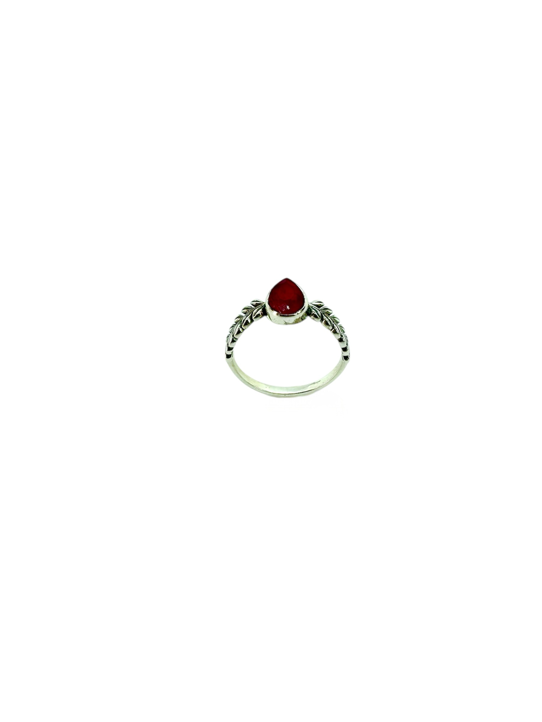 Anel Leaf Whisper – Cabochão de Rubi