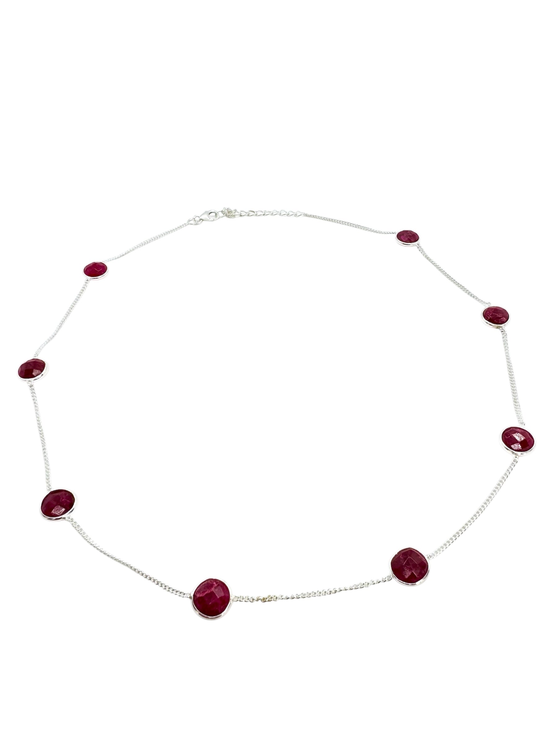 Colar redondo em prata de lei e rubis