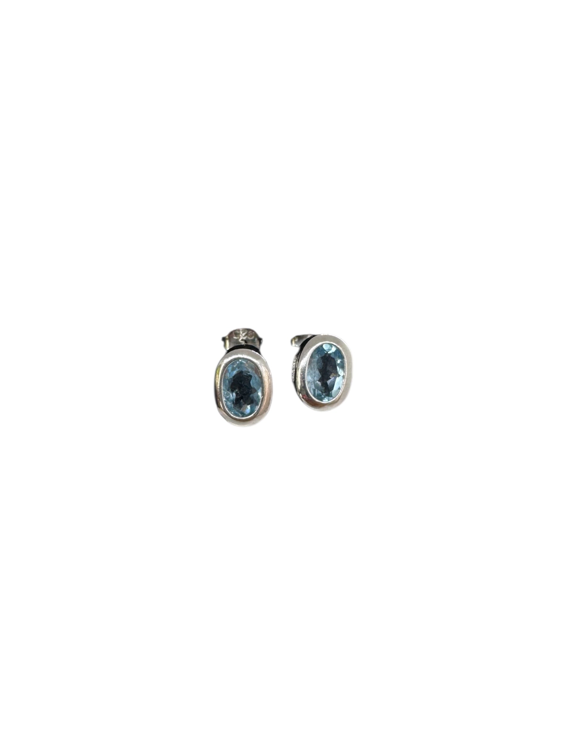 Brincos com prata e topázio azul facetado oval