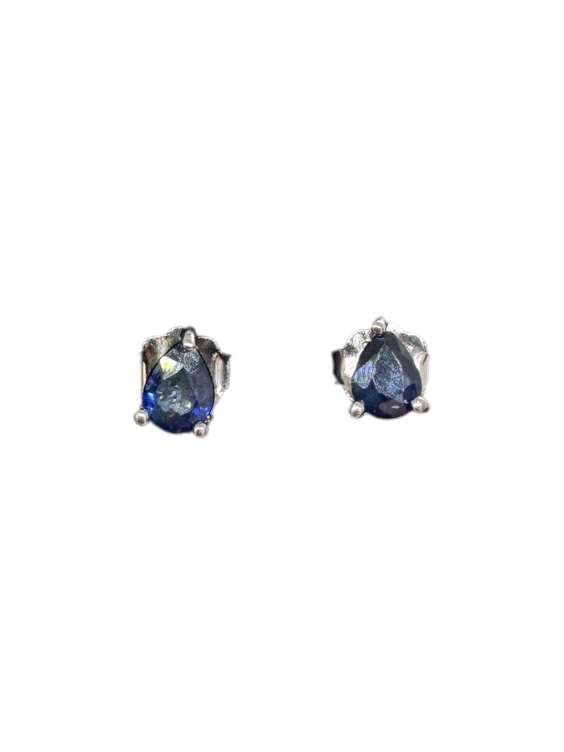 Brincos com prata e safira azul facetada em forma de lágrima