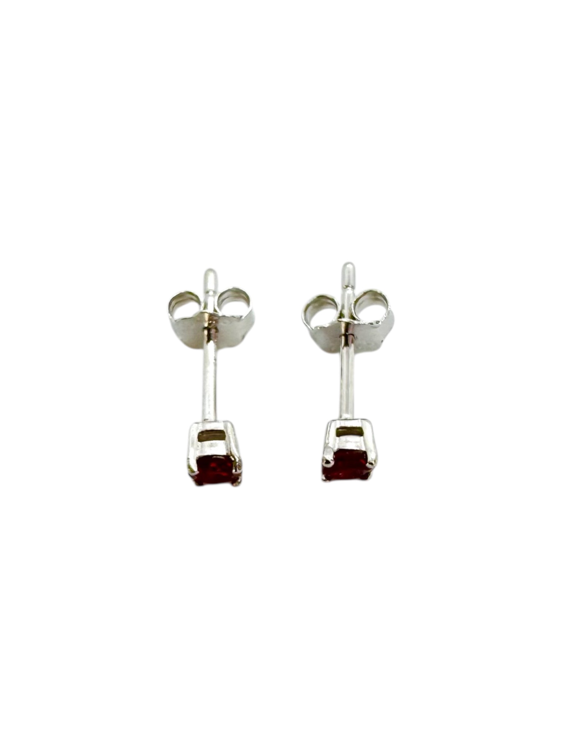 Brincos de rubis lapidados brilhantes e prata 925