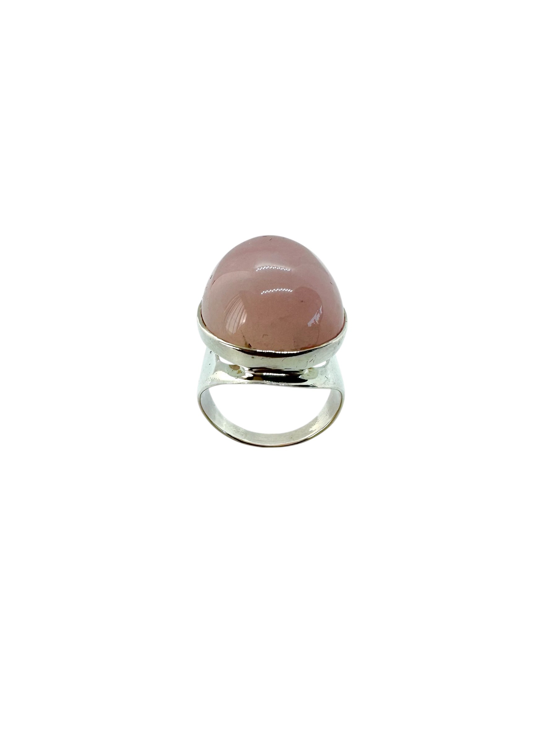 Anel grande oval de quartzo rosa e prata de lei