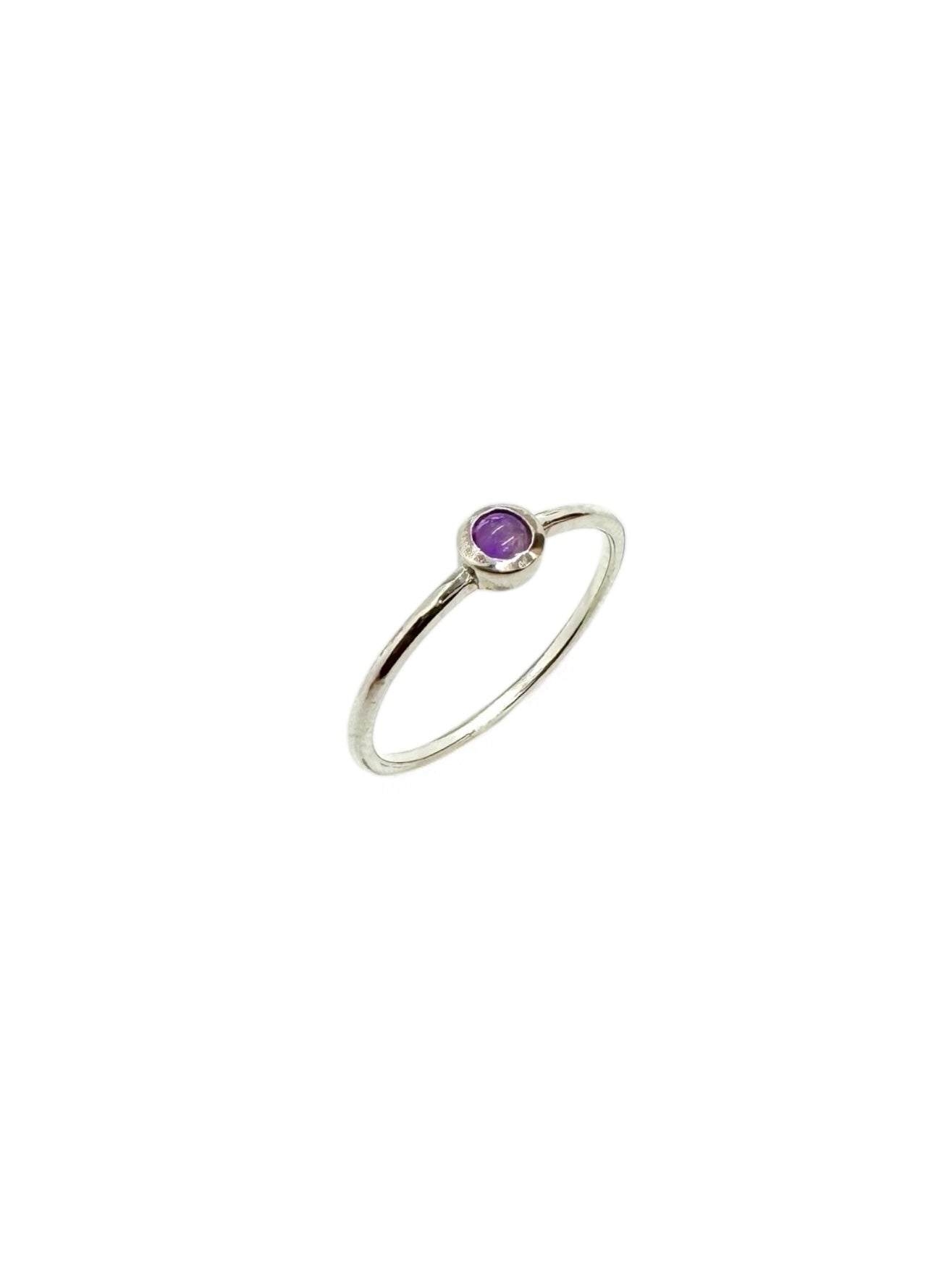 Pequeno cabochão de ametista e prata de lei