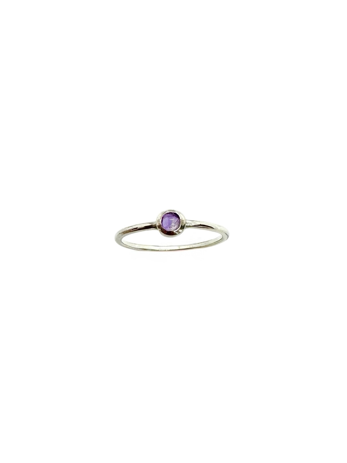 Pequeno cabochão de ametista e prata de lei