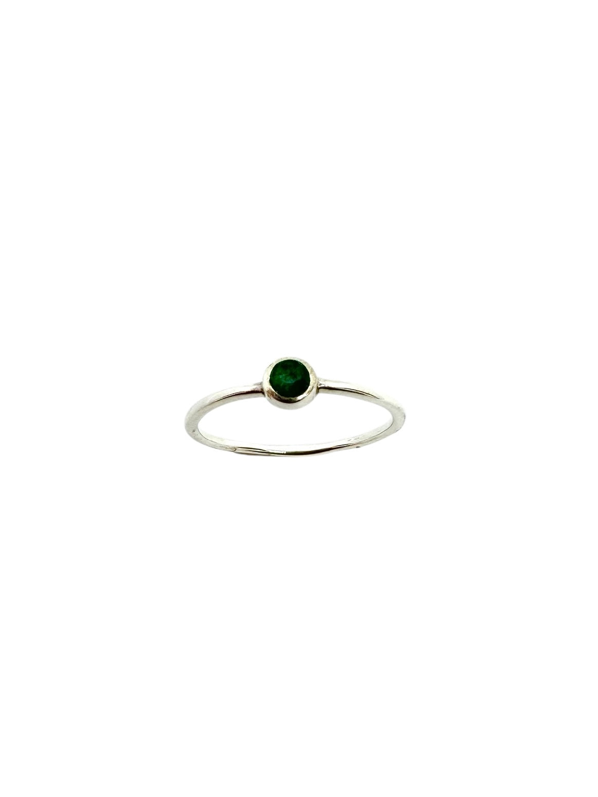 Pequeno Cabochão de Esmeralda e Prata de Lei