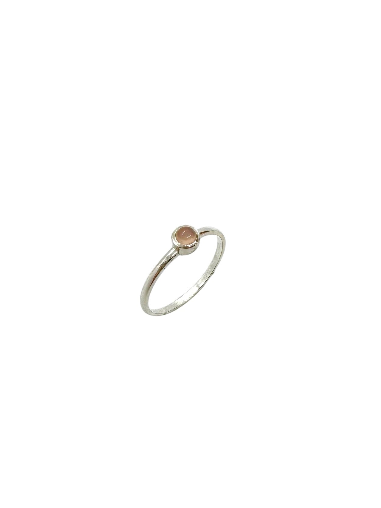 Cabochão pequeno de quartzo rosa e prata de lei