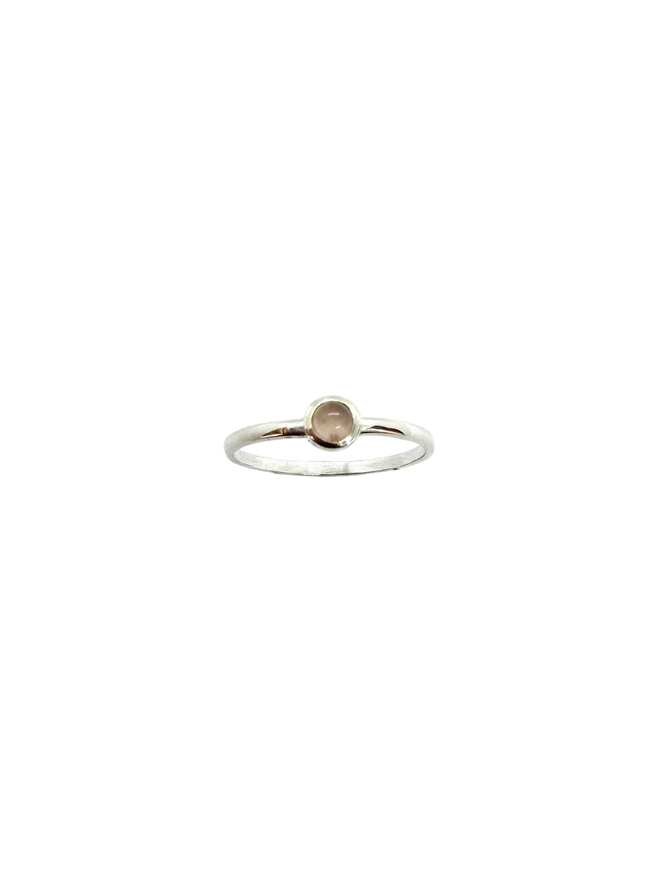 Cabochão pequeno de quartzo rosa e prata de lei