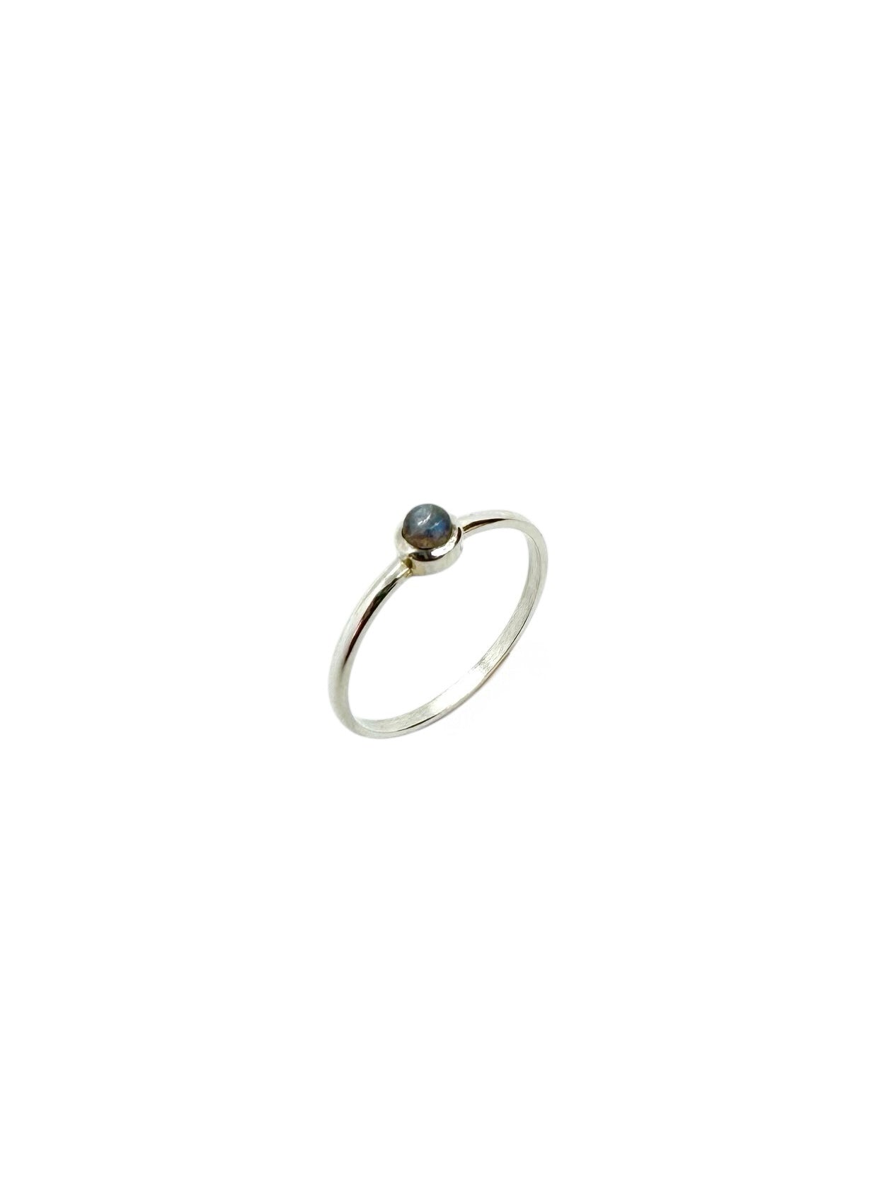 Pequeno Cabochão de Labradorite e Prata de Lei