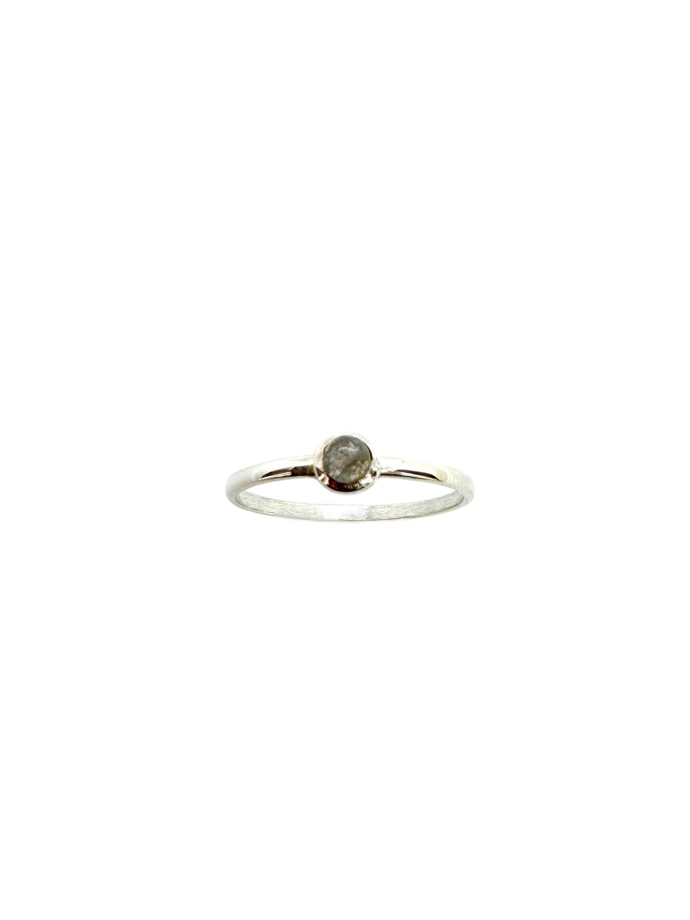 Pequeno Cabochão de Labradorite e Prata de Lei