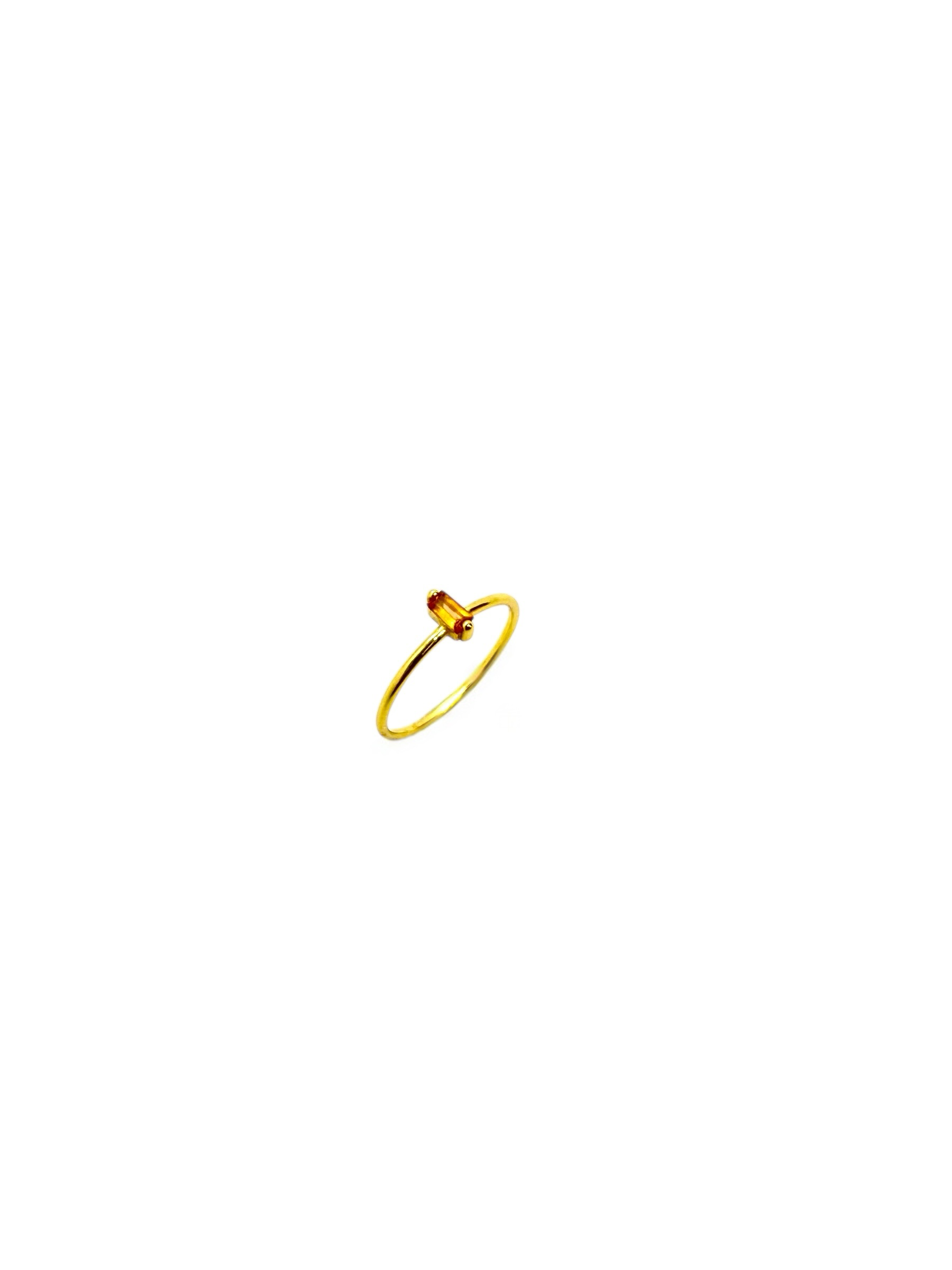 Cornalina minimalista com lapidação esmeralda e prata de lei banhada a ouro