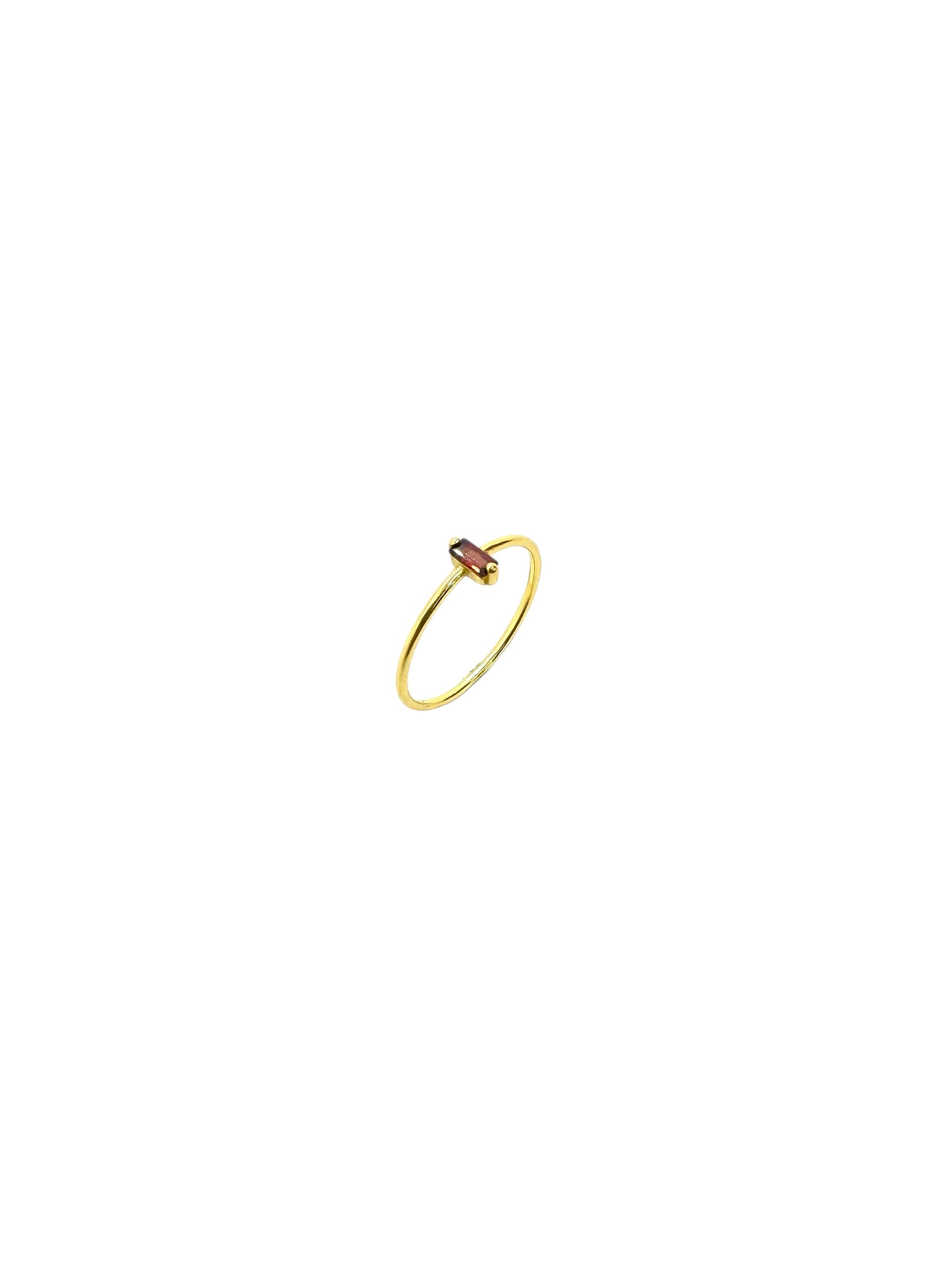 Granada minimalista com lapidação esmeralda e prata de lei banhada a ouro
