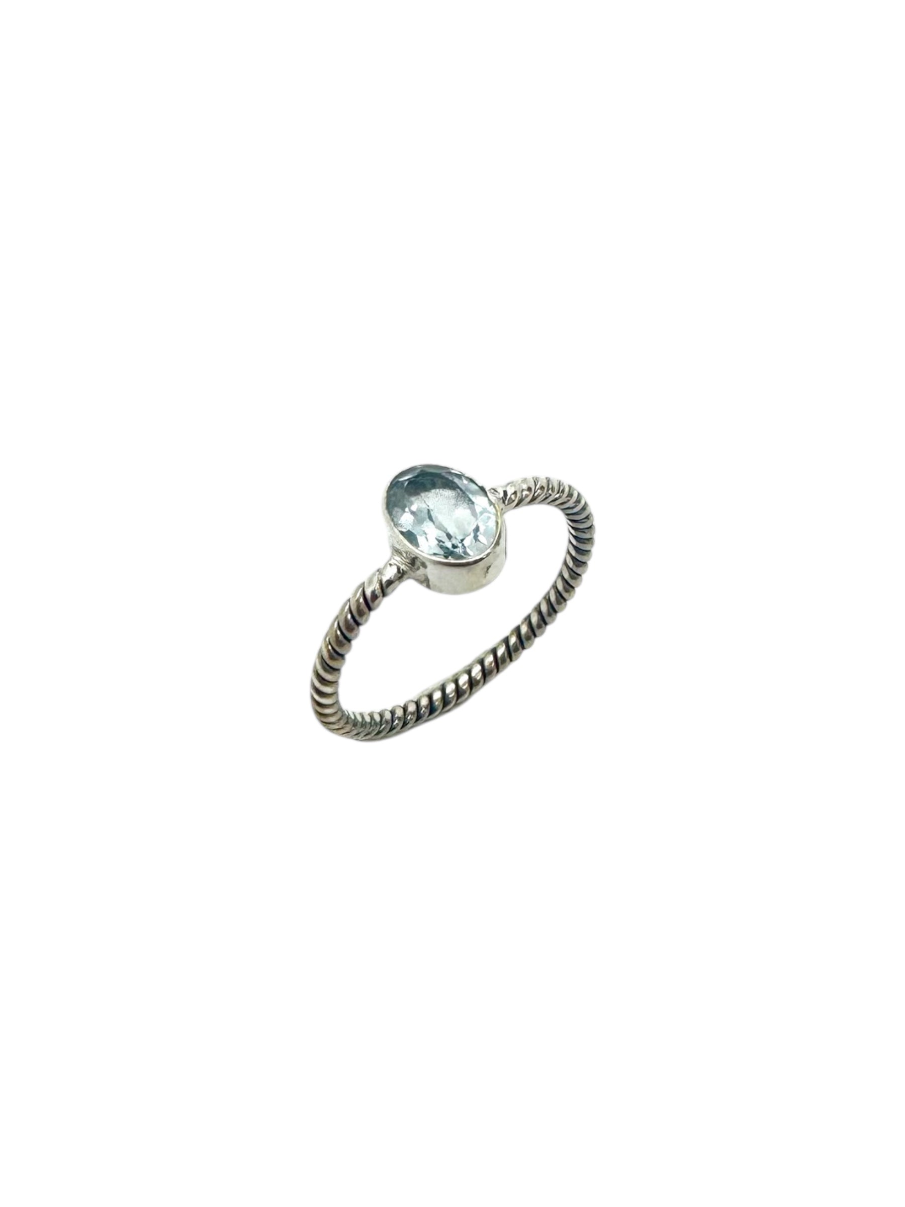 Topázio azul oval facetado e prata de lei trabalhada