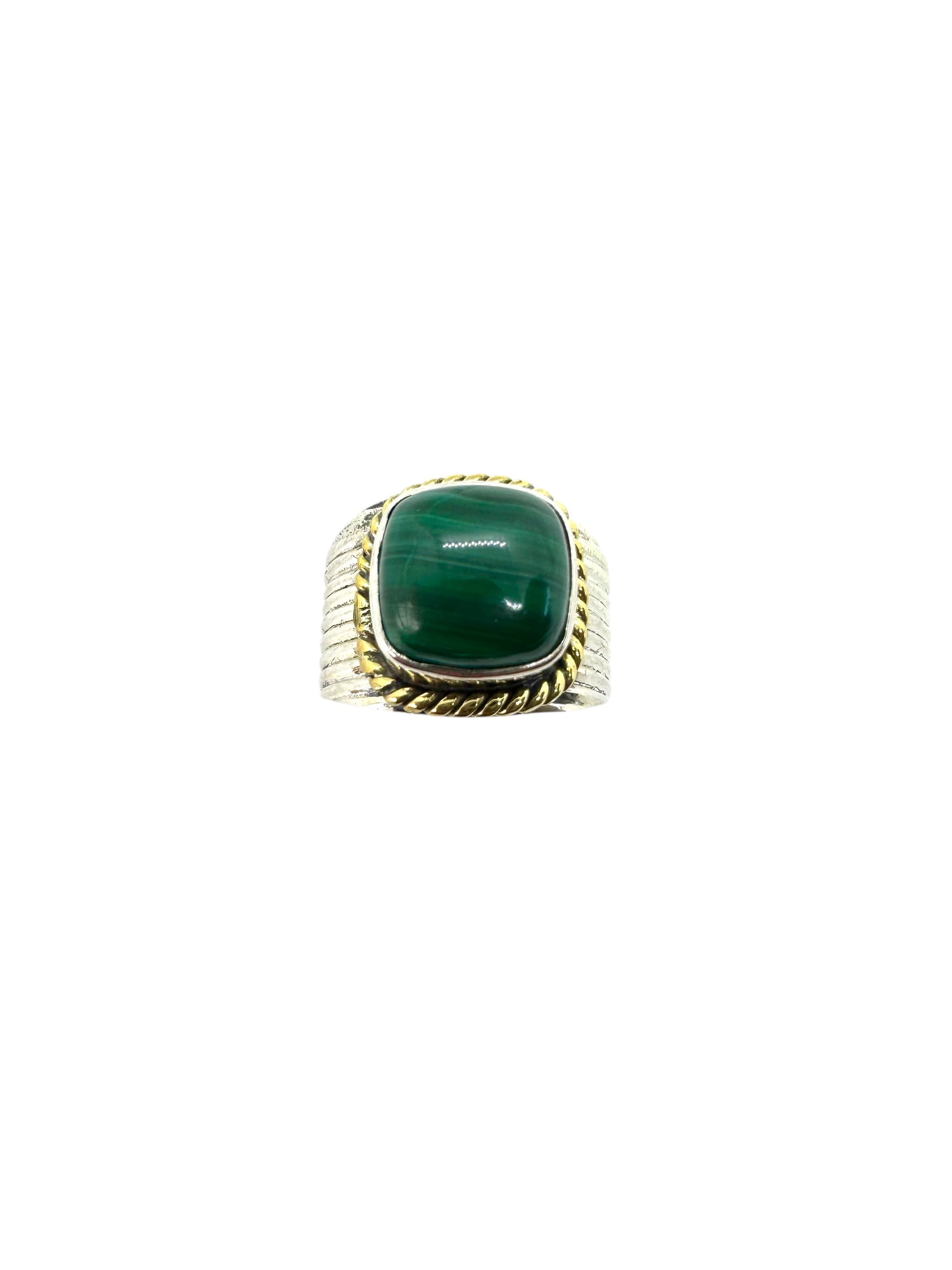 Cabochão quadrado de malaquite e detalhes em latão