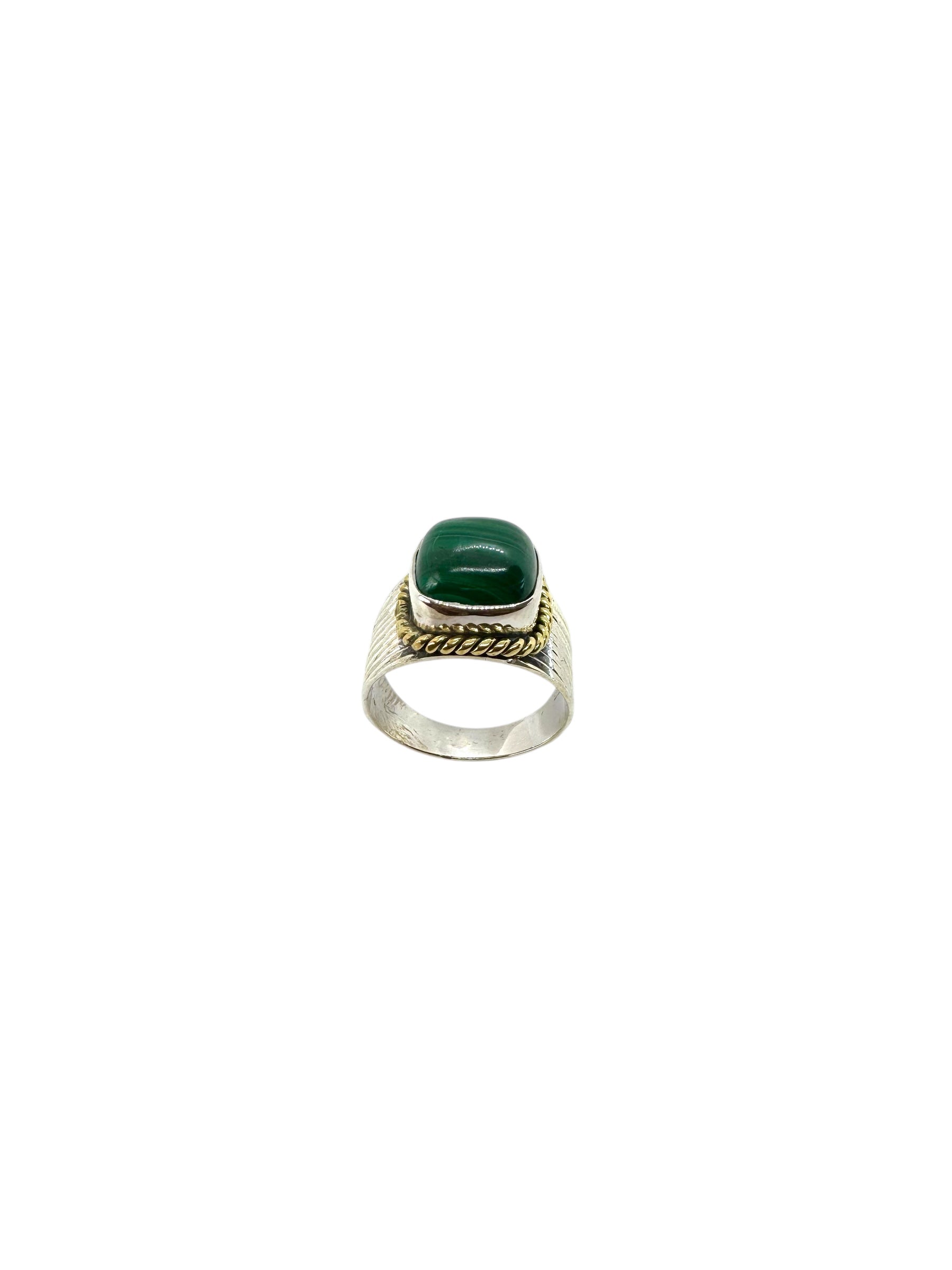 Cabochão quadrado de malaquite e detalhes em latão