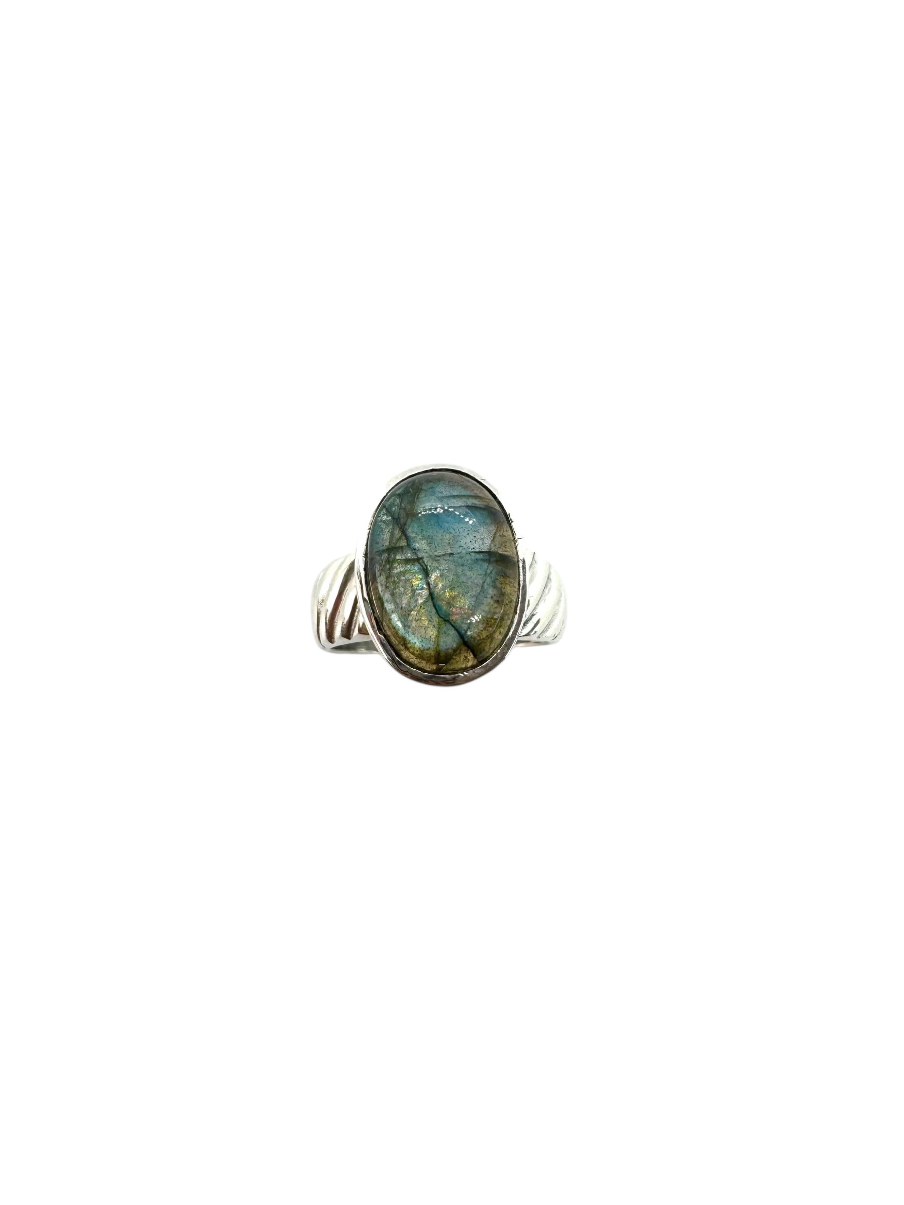 Anel oval de labradorite cabochão e prata de lei
