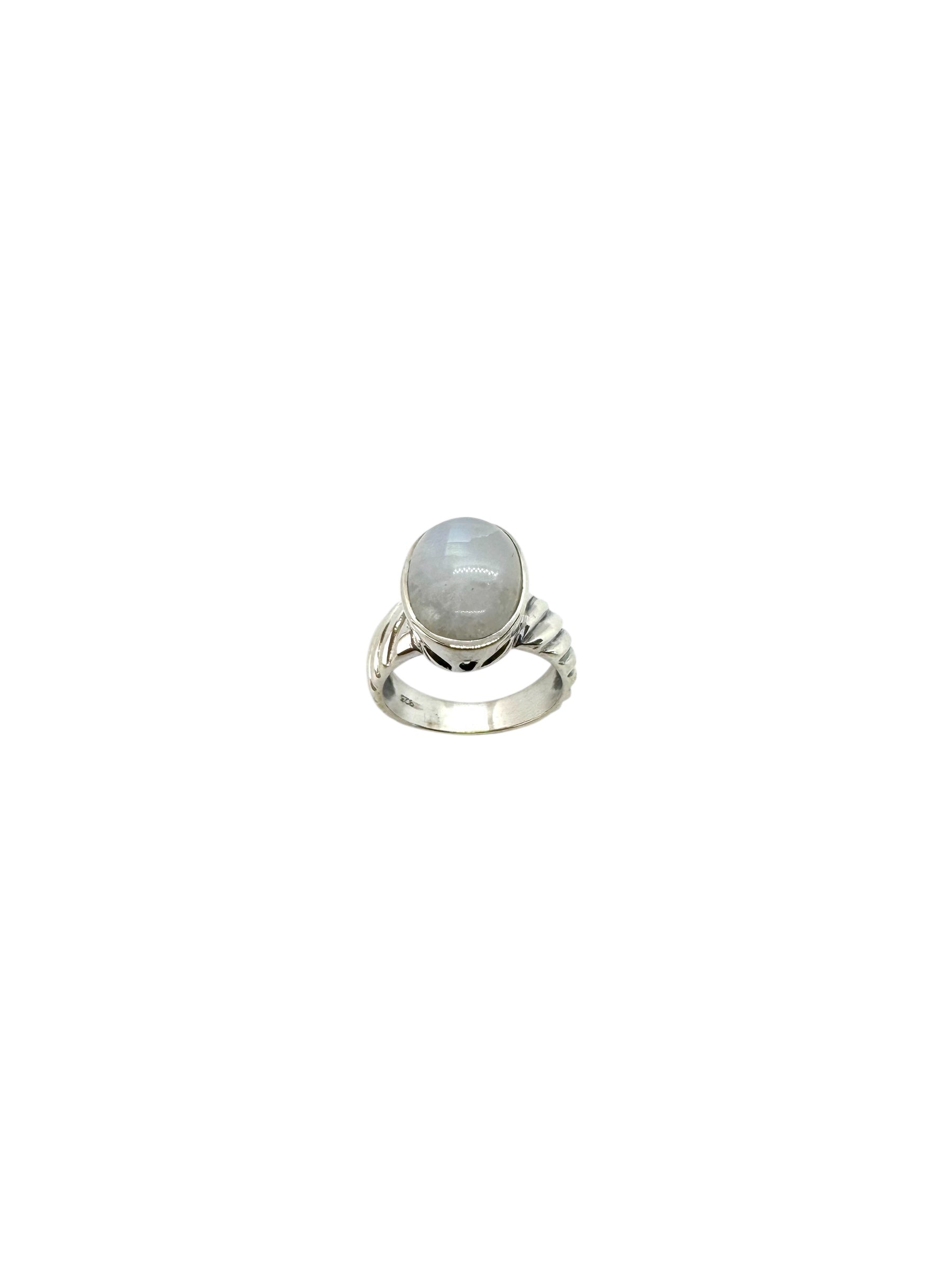 Anel oval de pedra da lua cabochão e prata de lei