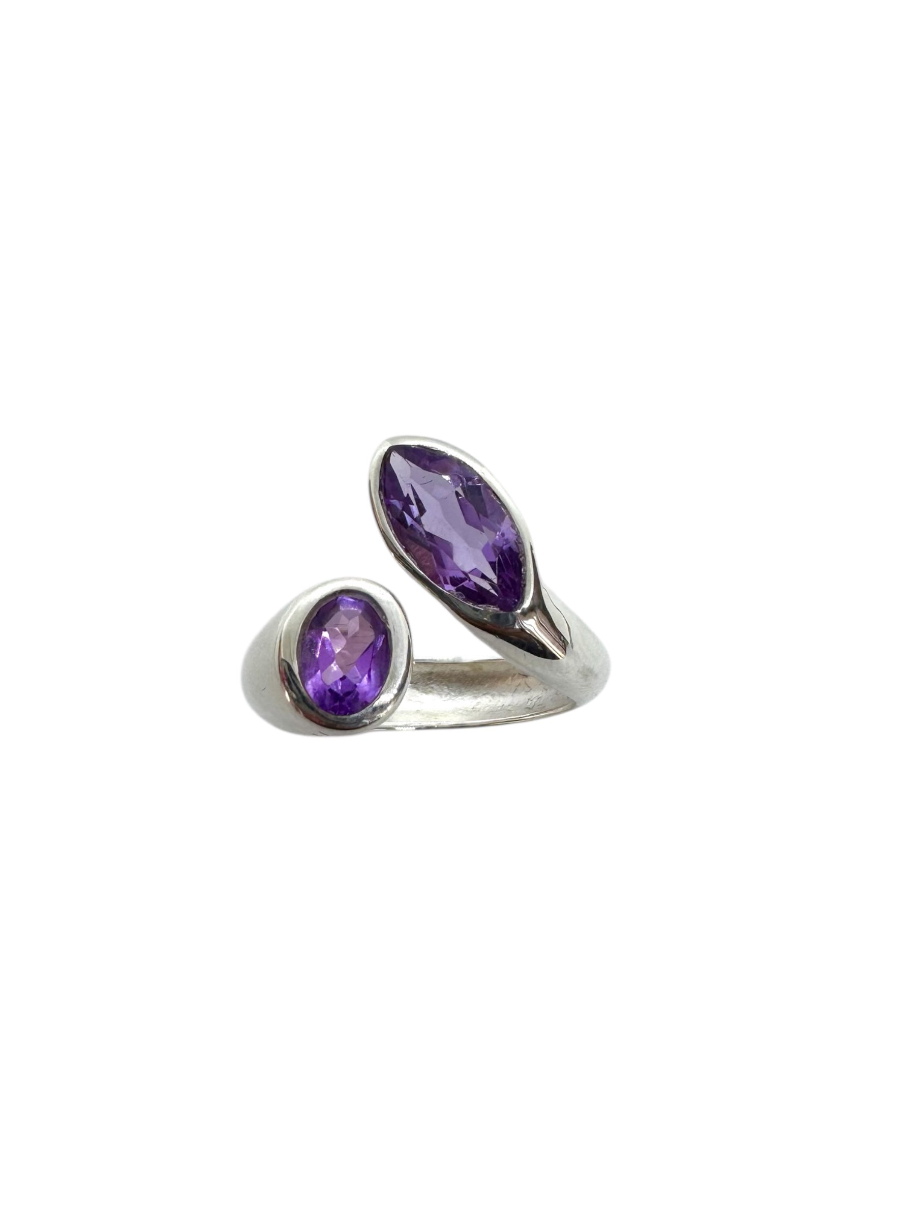 Ametista facetada oval e marquise em prata de lei