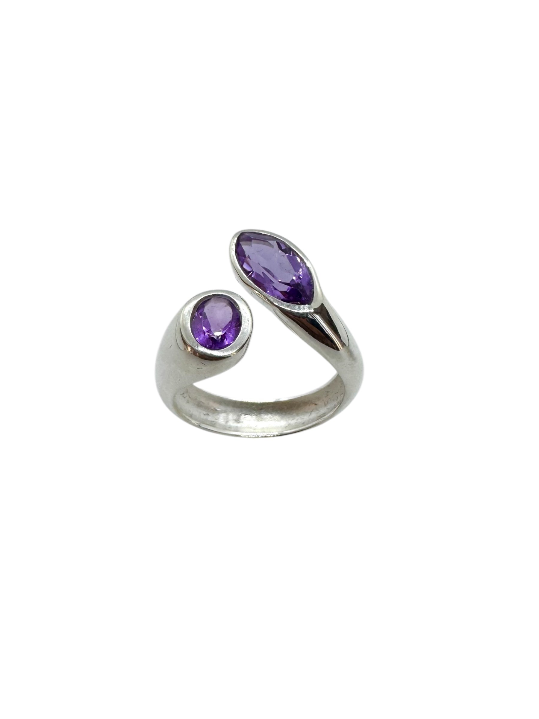 Ametista facetada oval e marquise em prata de lei