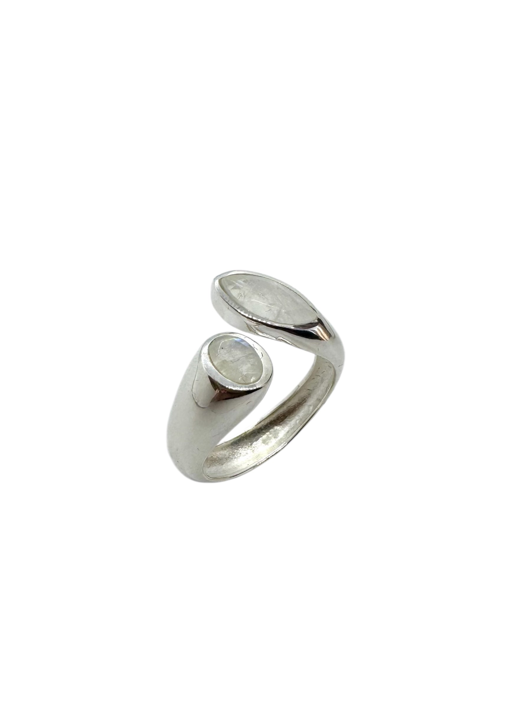 Gema facetada oval e marquise em prata de lei