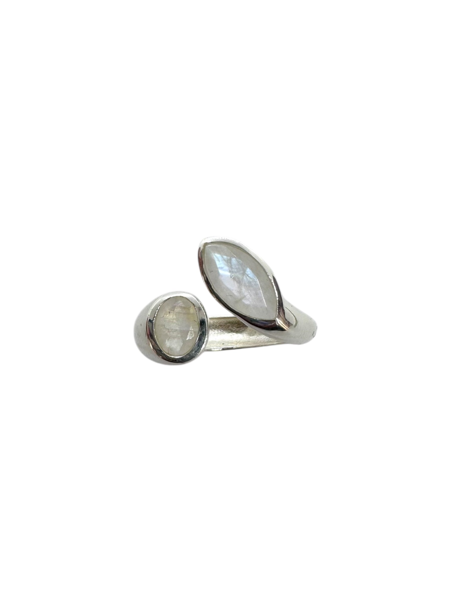 Gema facetada oval e marquise em prata de lei