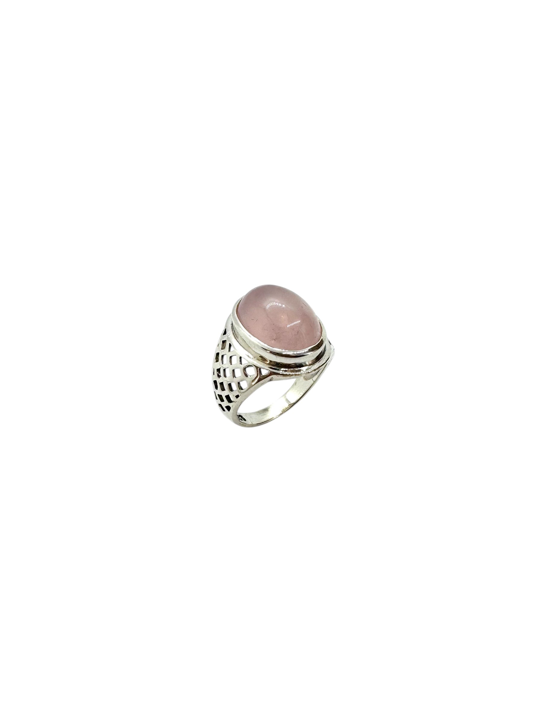 Anel oval de quartzo rosa cabochão e prata de lei