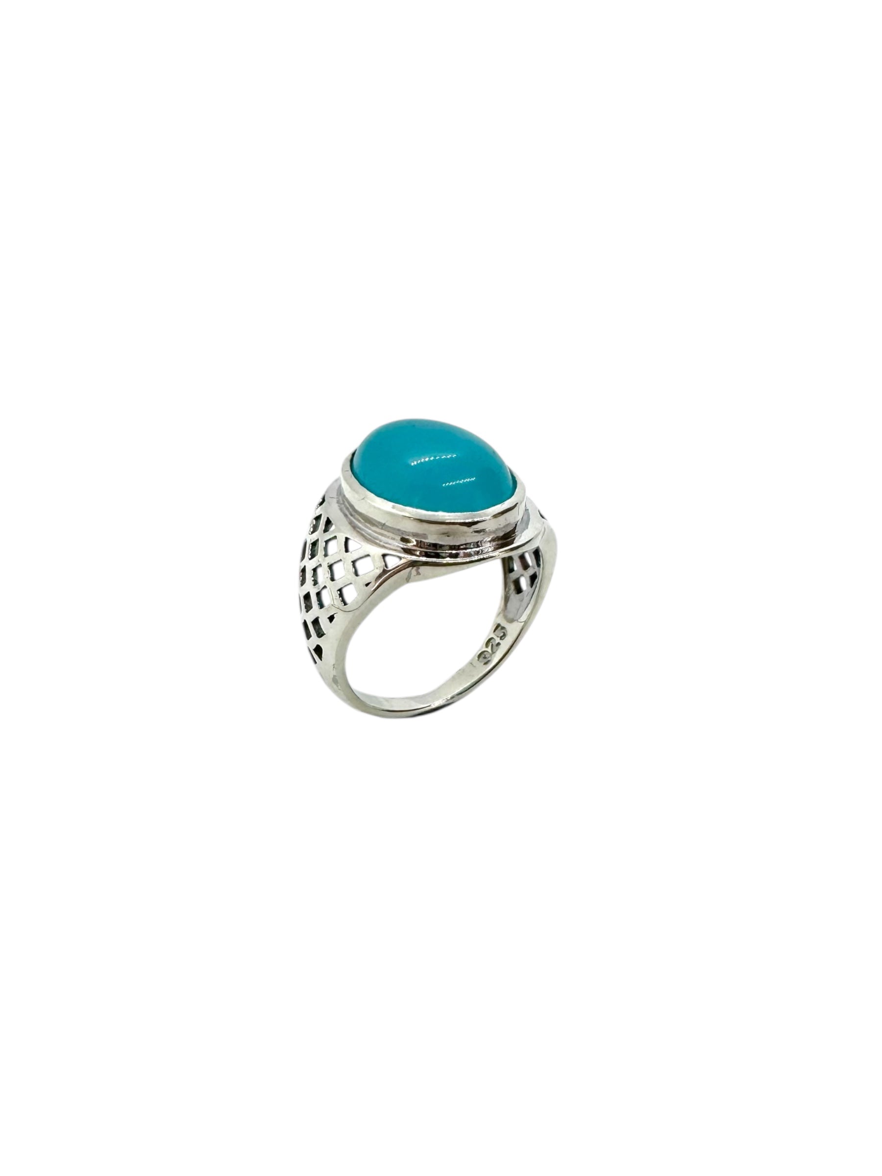 Anel oval de calcedônia cabochão e prata de lei