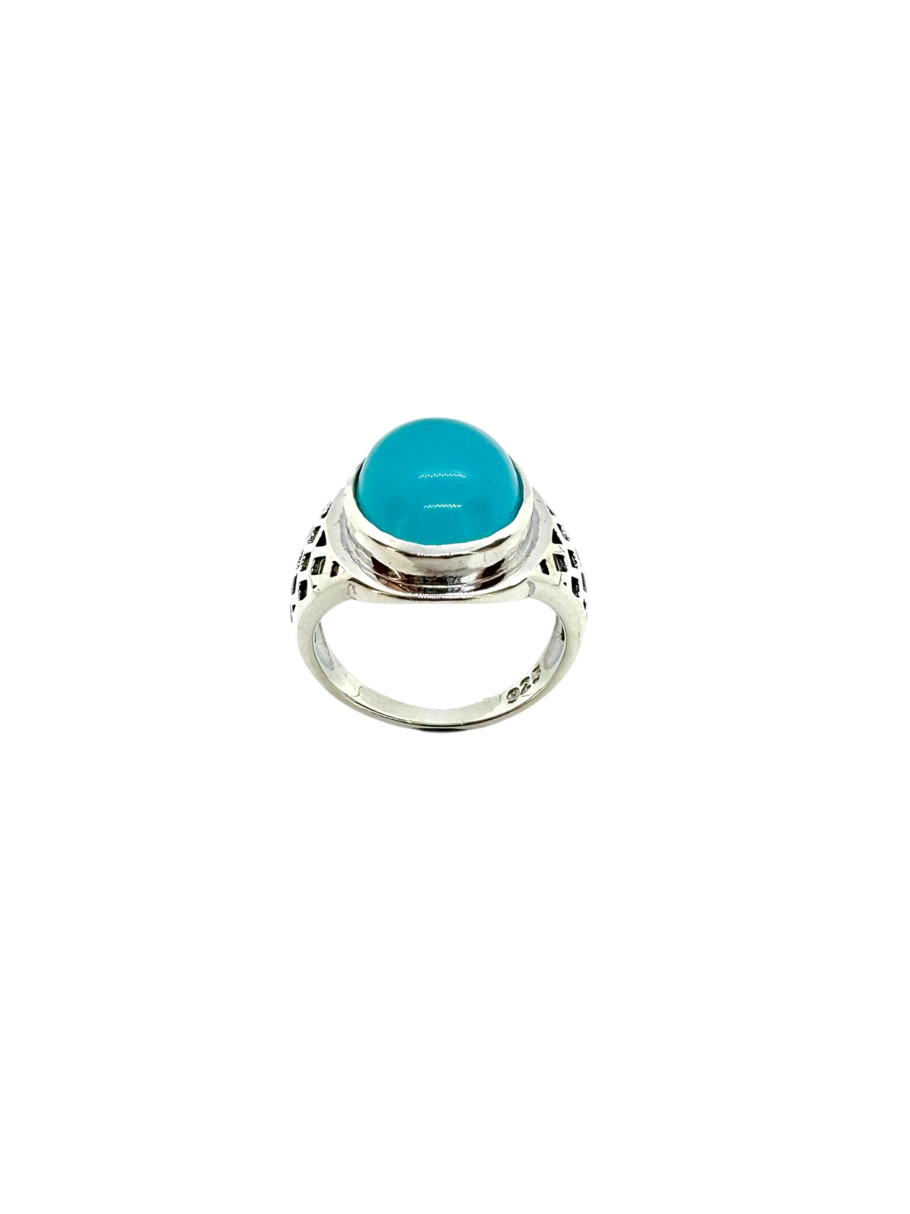 Anel oval de calcedônia cabochão e prata de lei