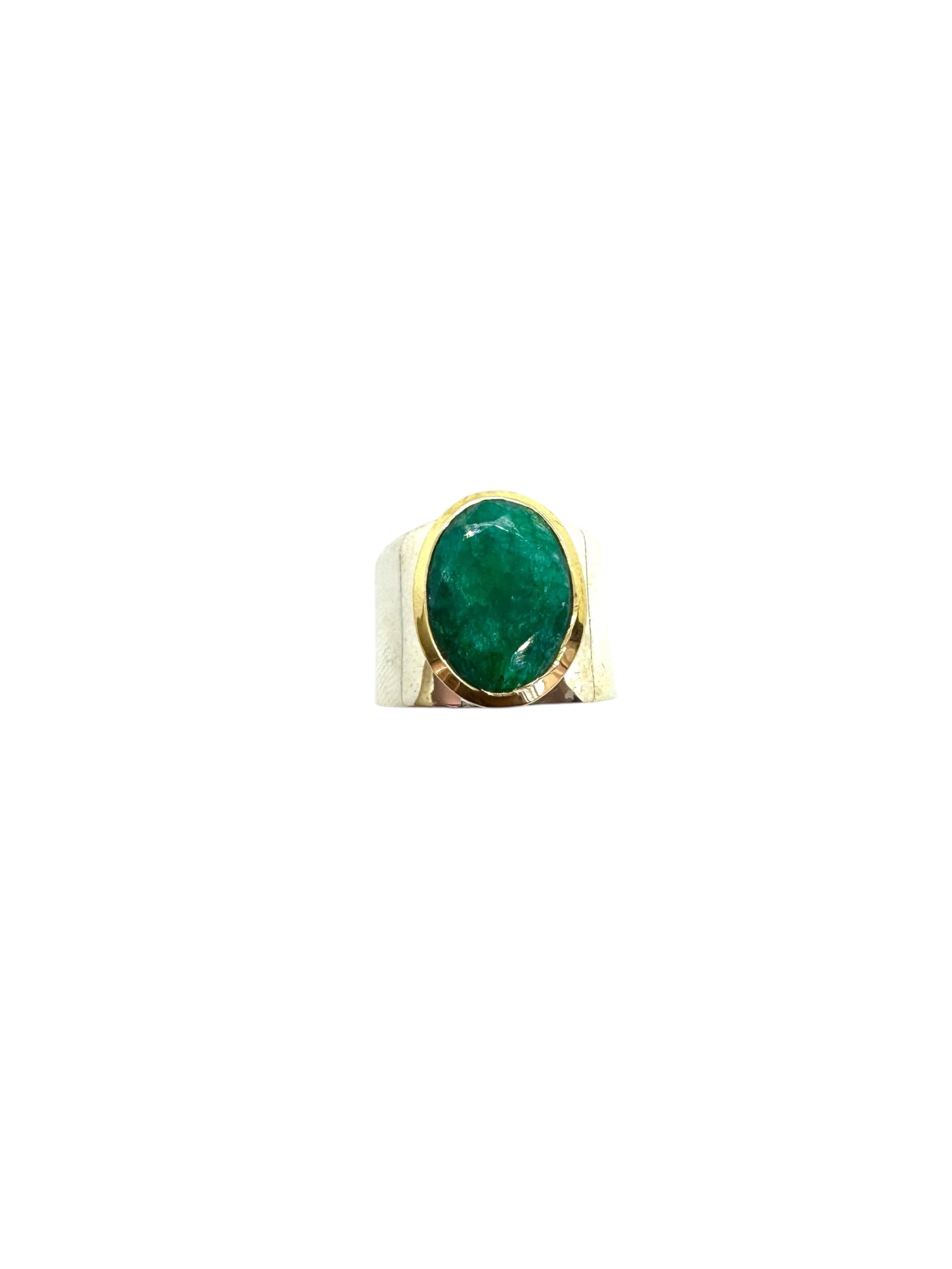 Cabochão oval esmeralda e detalhes em latão