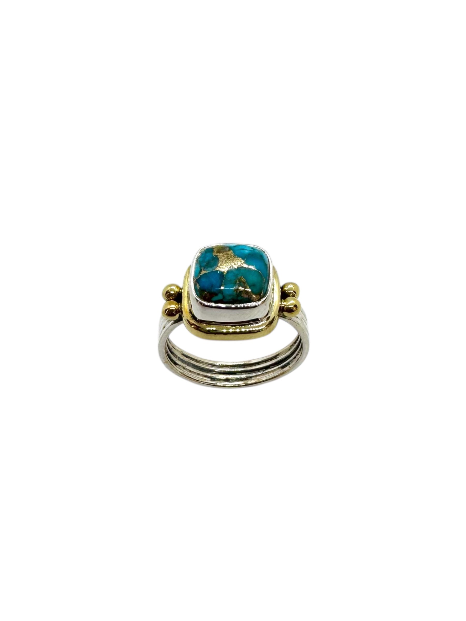 Cabochão quadrado turquesa e detalhes em latão