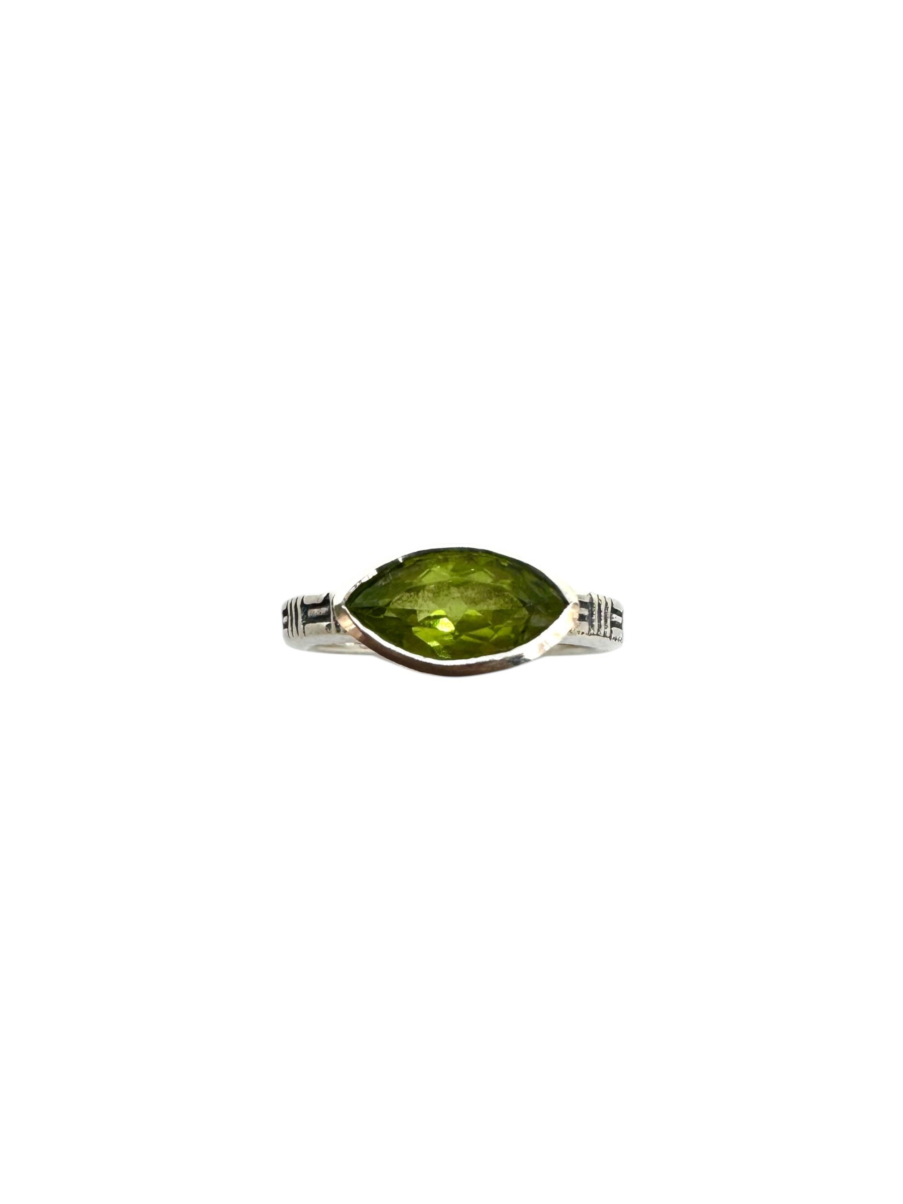 Peridoto Marquise Facetado e Prata de Lei
