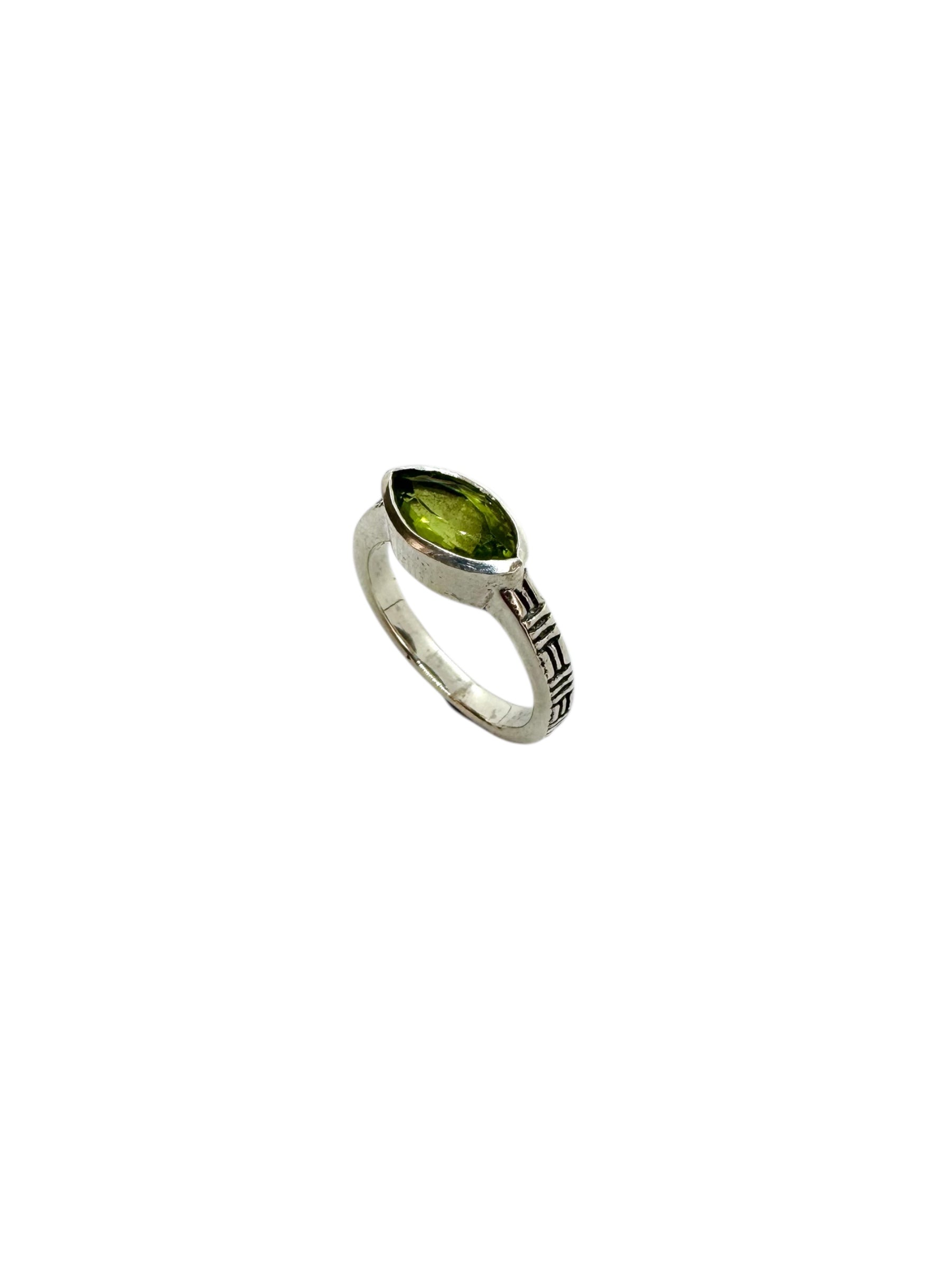 Peridoto Marquise Facetado e Prata de Lei