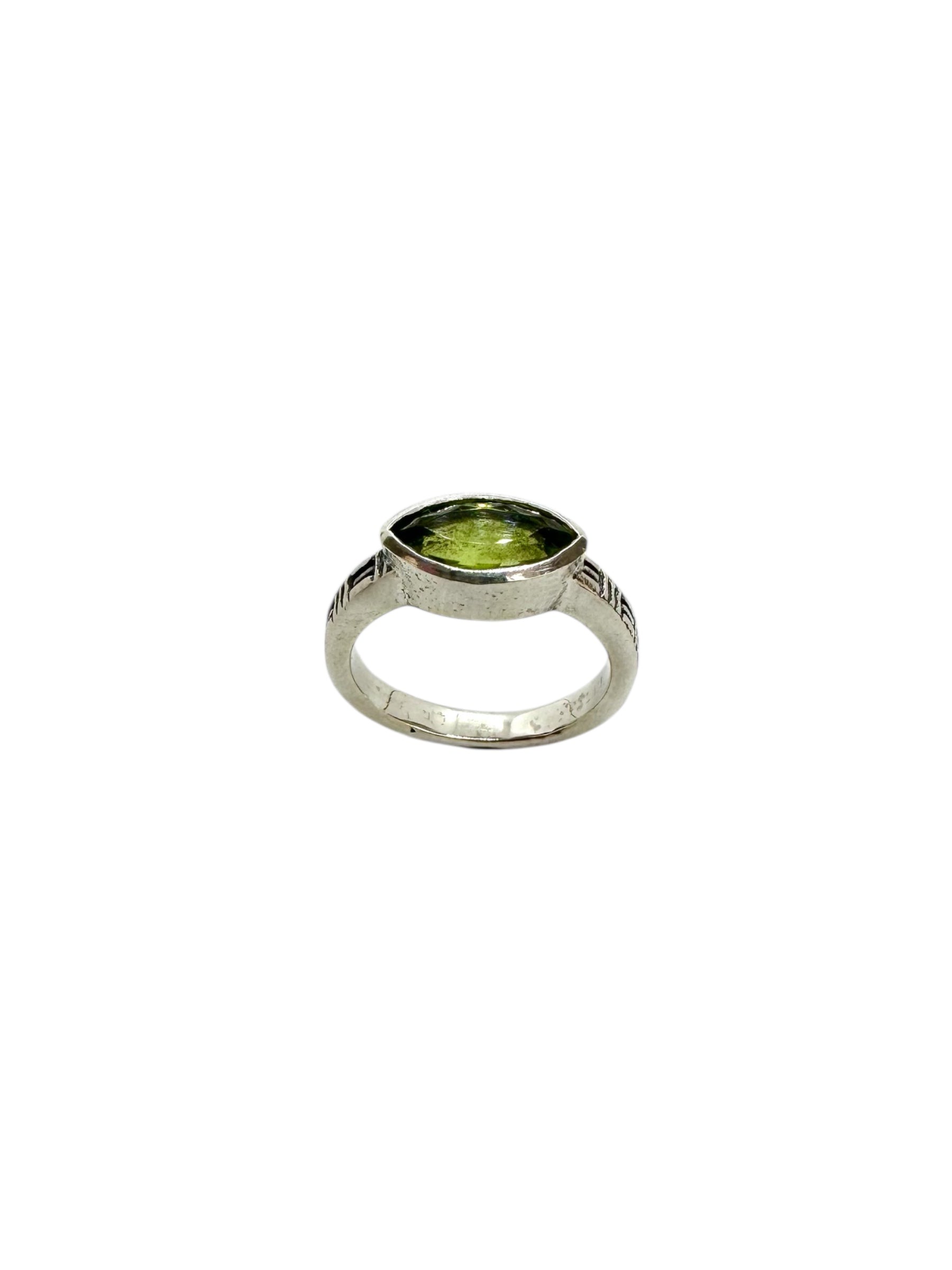 Peridoto Marquise Facetado e Prata de Lei