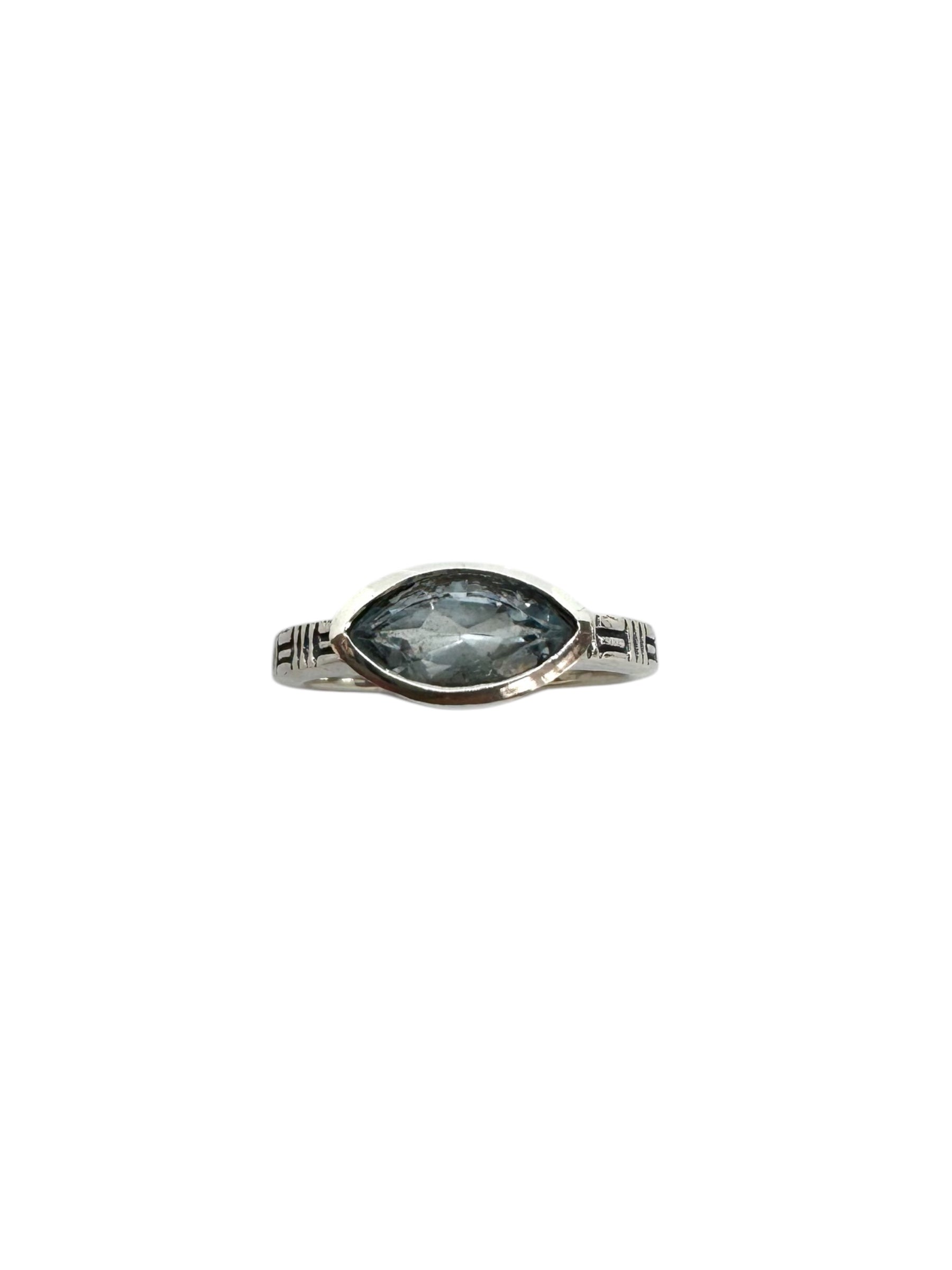 Topázio azul marquise facetado e prata de lei