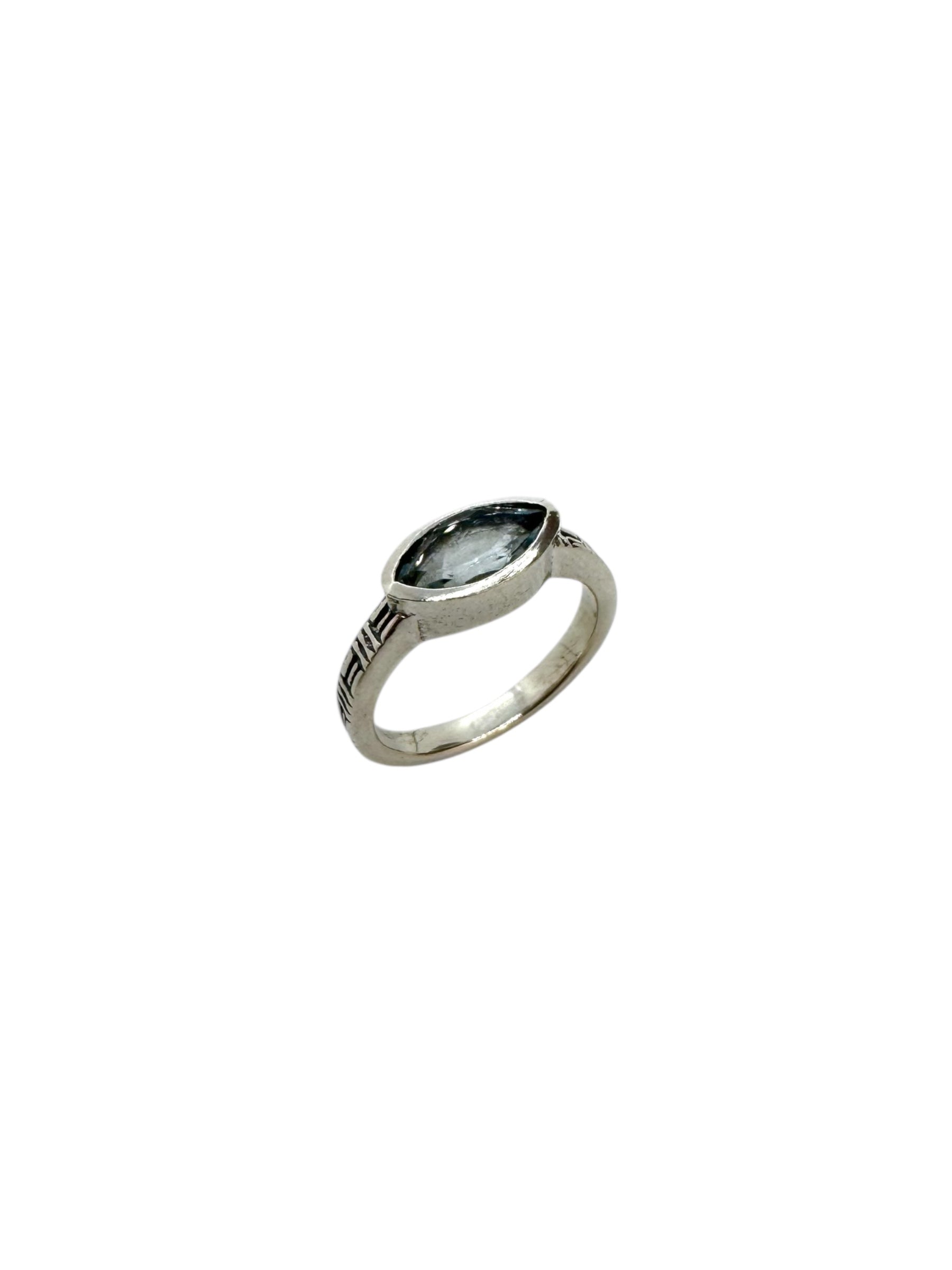 Topázio azul marquise facetado e prata de lei